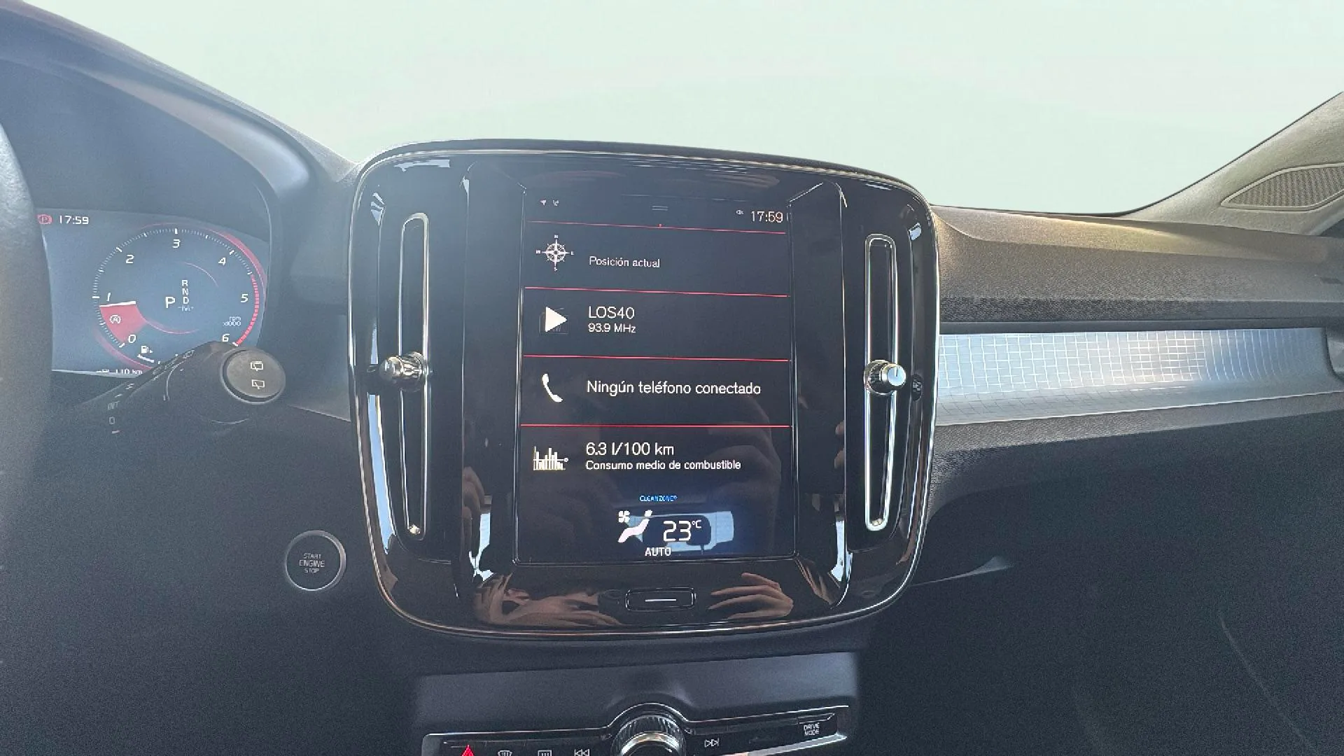 Volvo XC40 2.0 D3 - foto 18