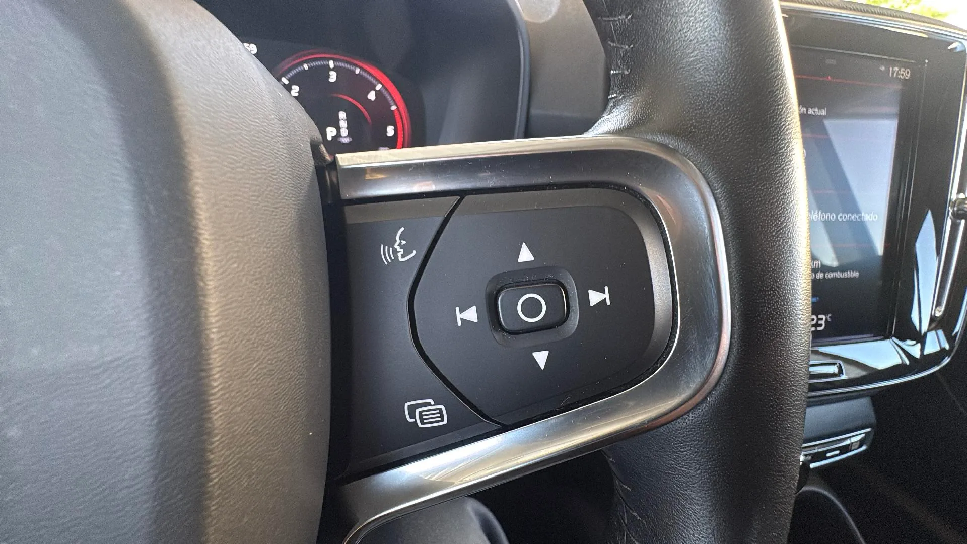 Volvo XC40 2.0 D3 - foto 13