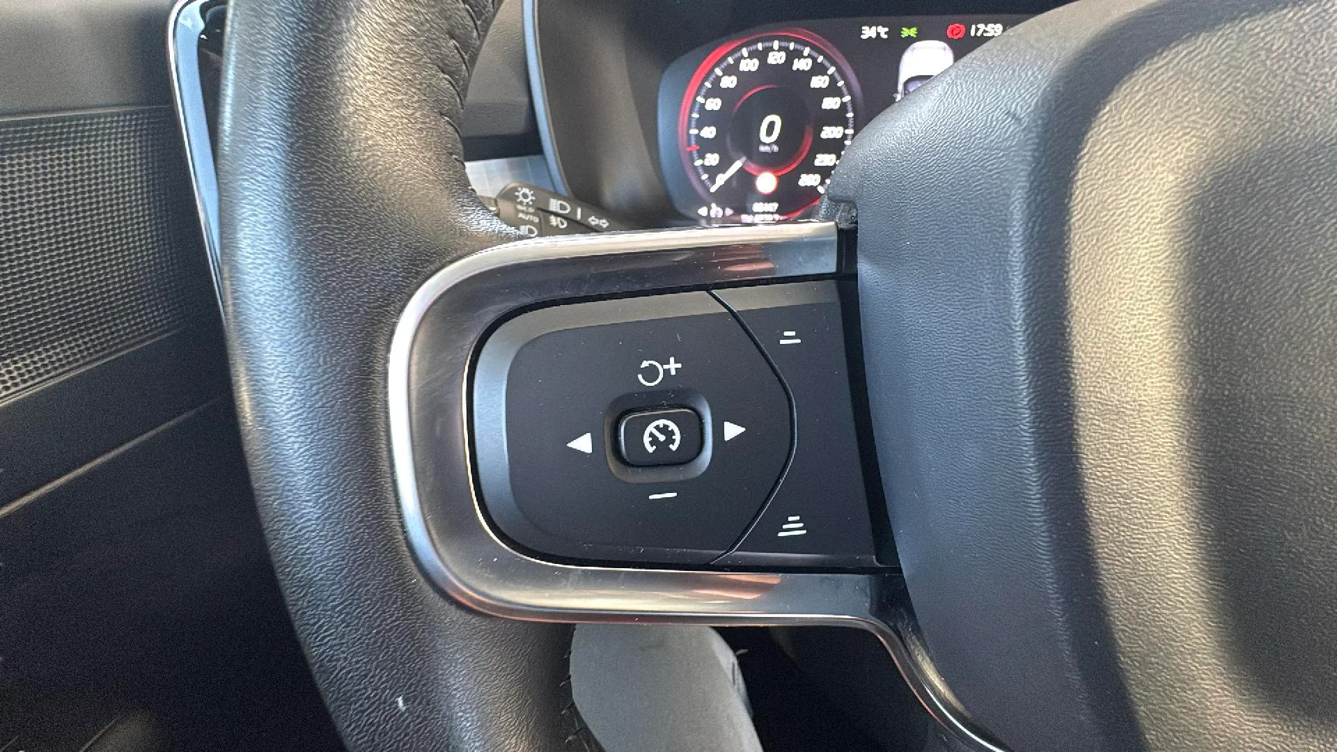 Volvo XC40 2.0 D3 - foto 12