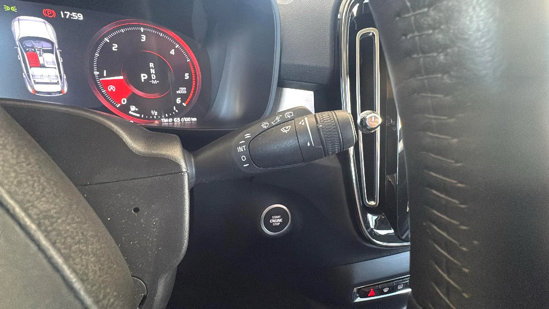 Volvo XC40 2.0 D3 - foto 15