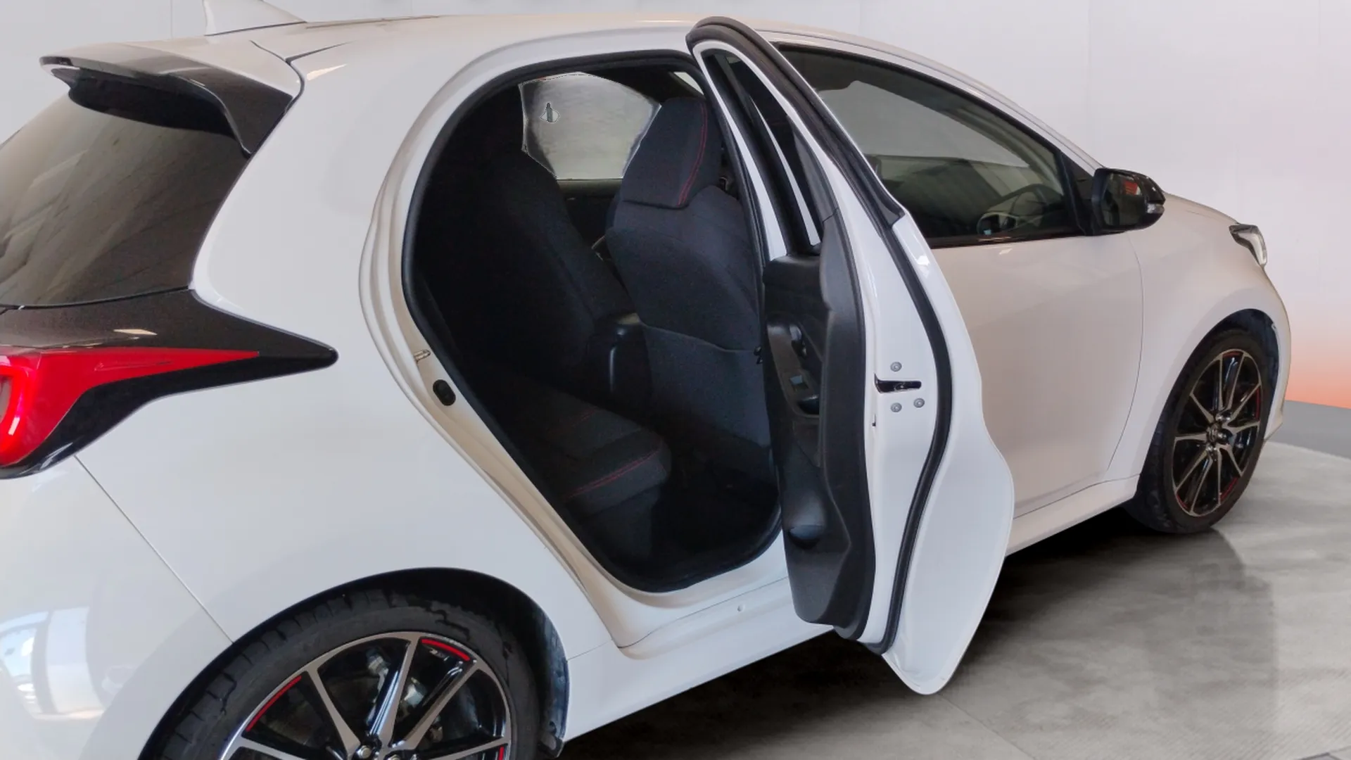 Toyota Yaris 1.5 120H GR Sport - foto 14