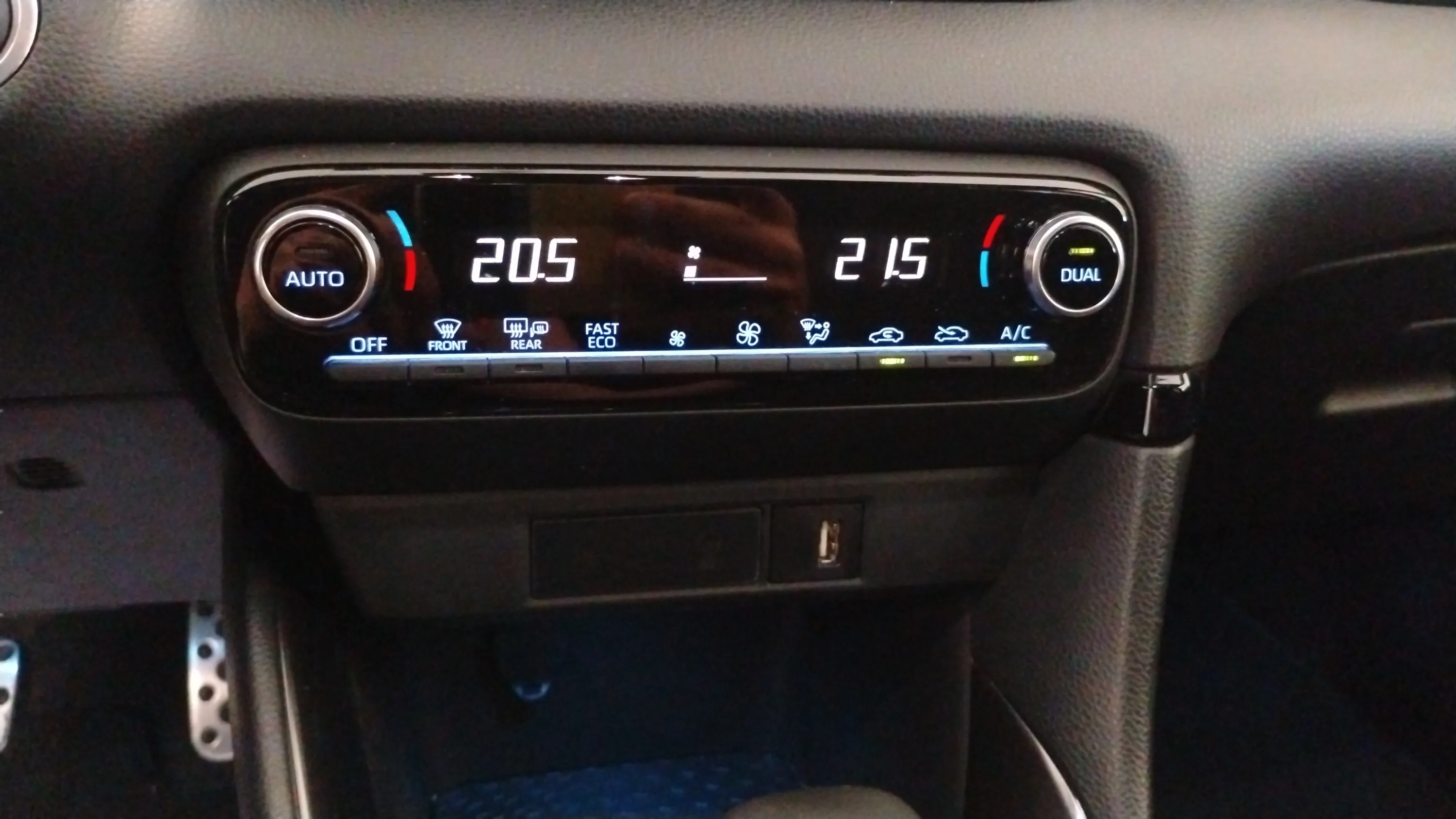 Toyota Yaris 1.5 120H GR Sport - foto 24