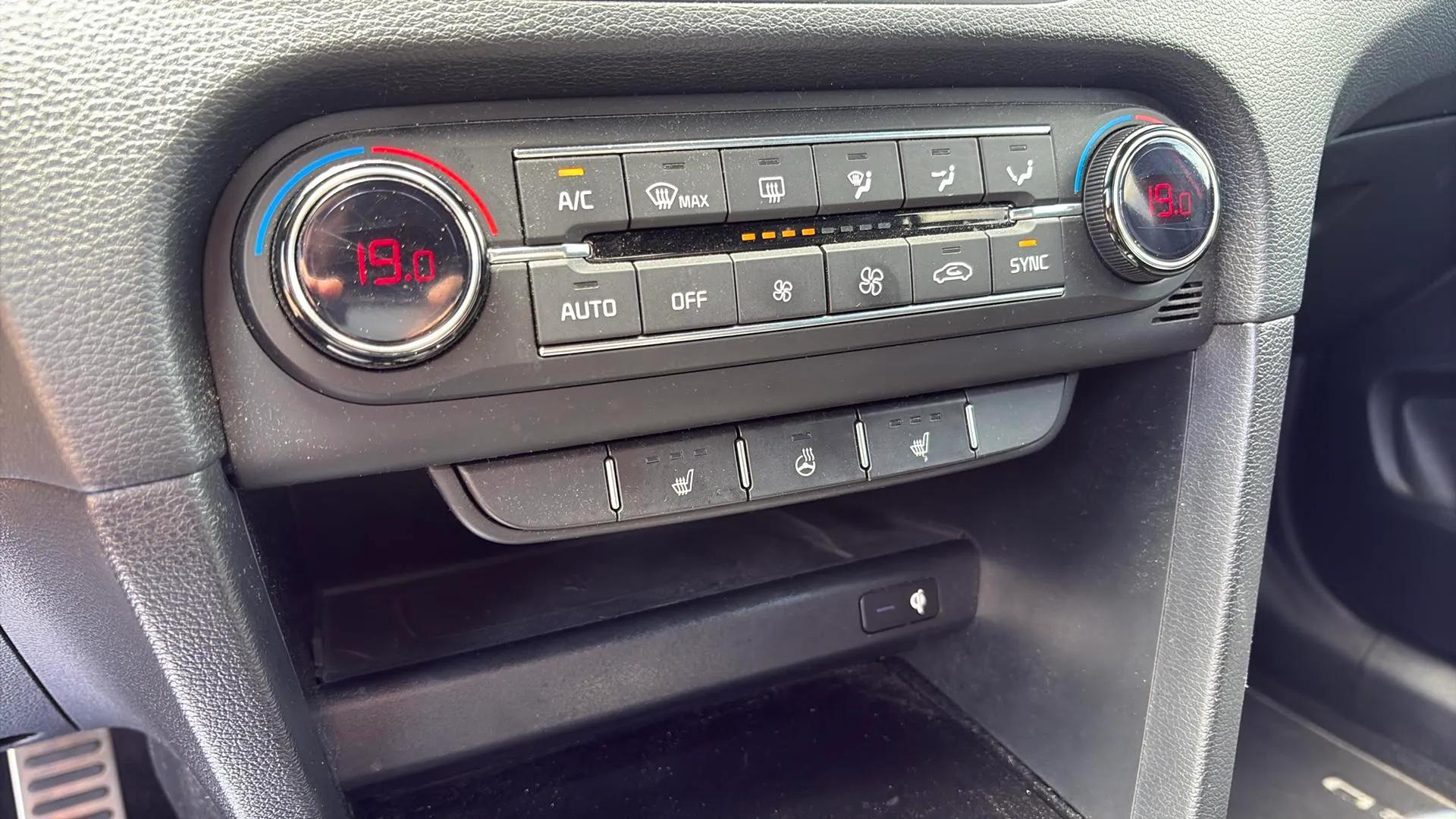 Kia Ceed 1.6 T-GDi GT - foto 14
