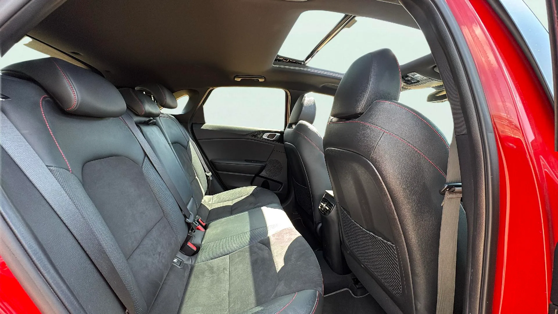 Kia Ceed 1.6 T-GDi GT - foto 17