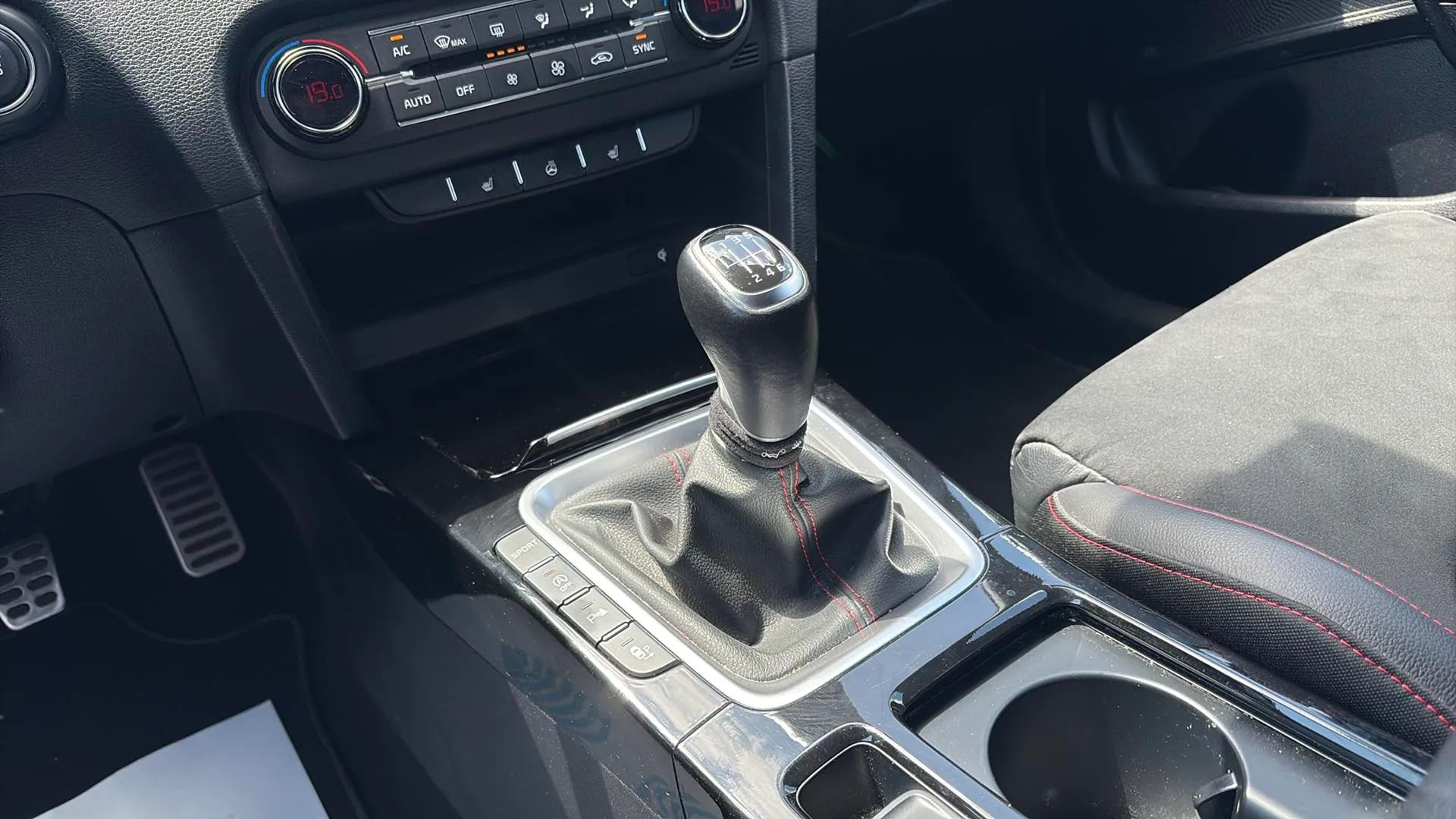 Kia Ceed 1.6 T-GDi GT - foto 15