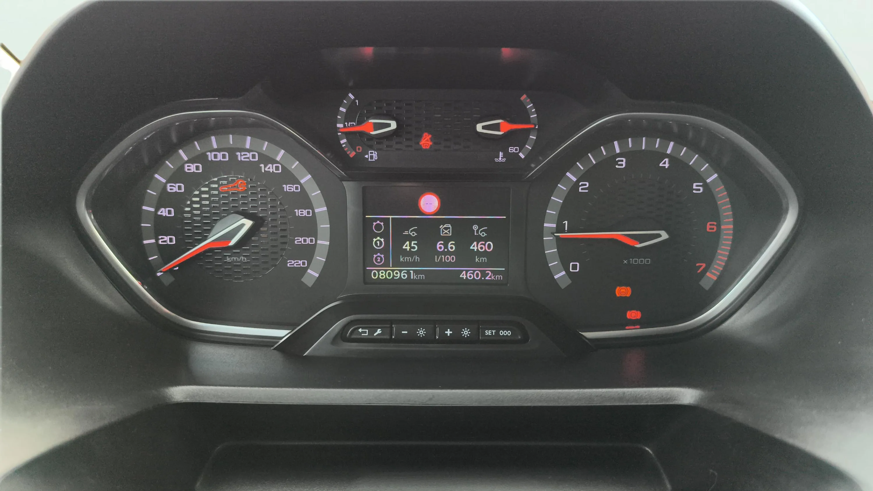 Peugeot Rifter GT BlueHDi 130 - foto 12