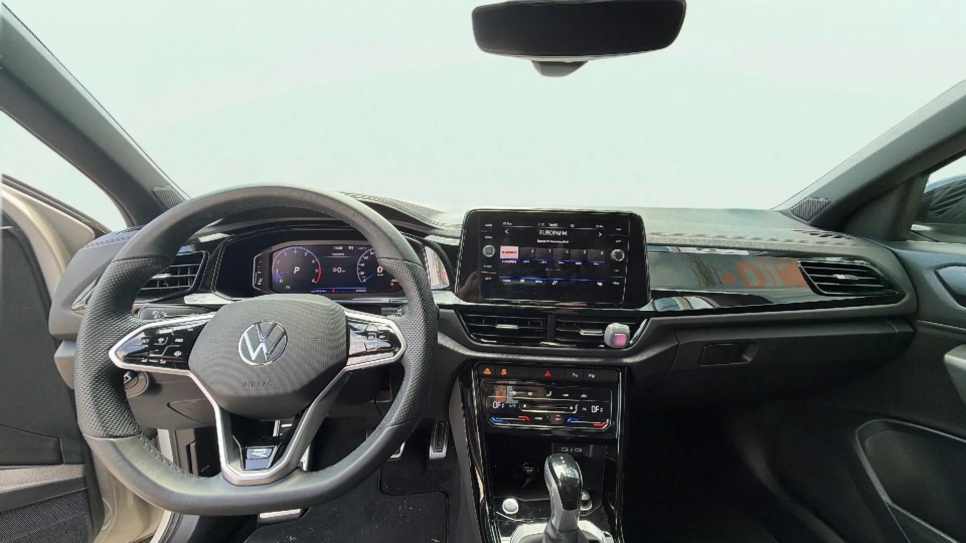 Volkswagen T-Roc R-Line 1.5 TSI DSG - foto 11