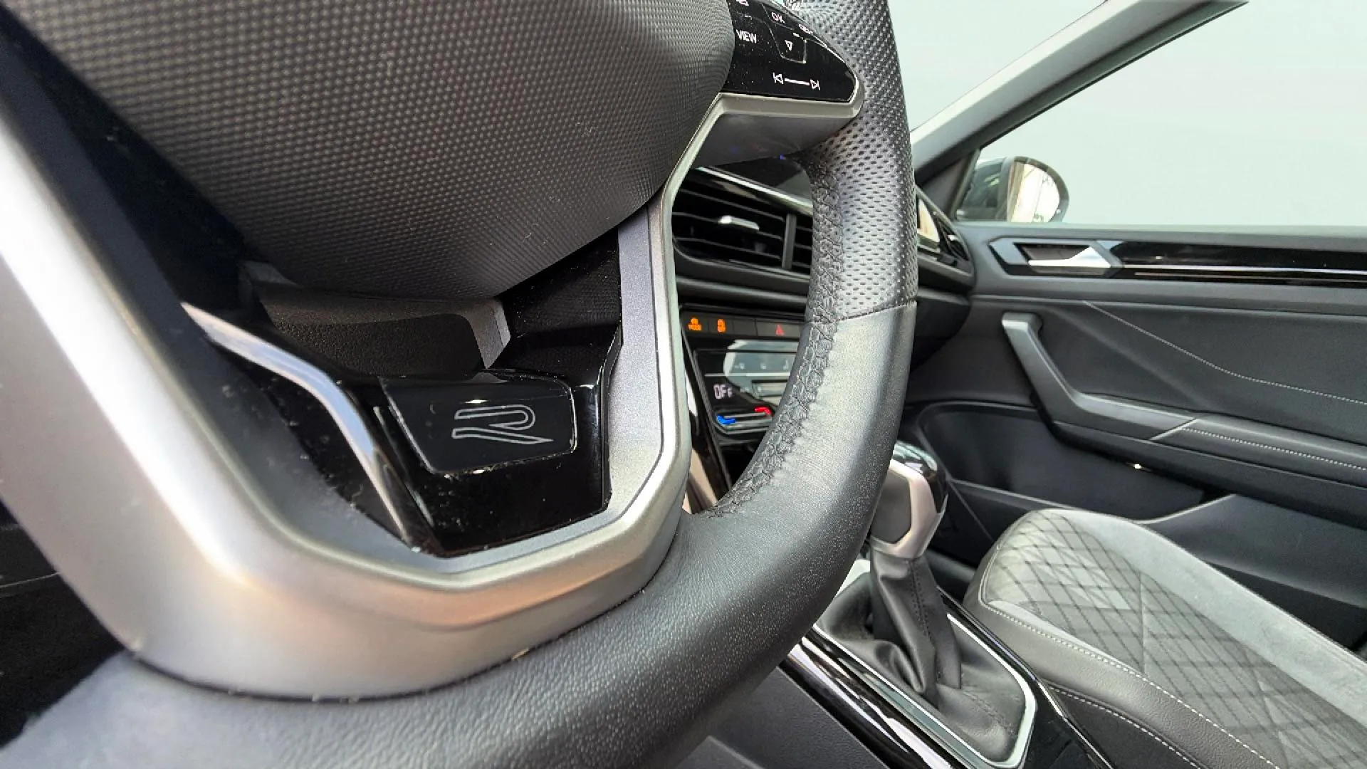 Volkswagen T-Roc R-Line 1.5 TSI DSG - foto 21