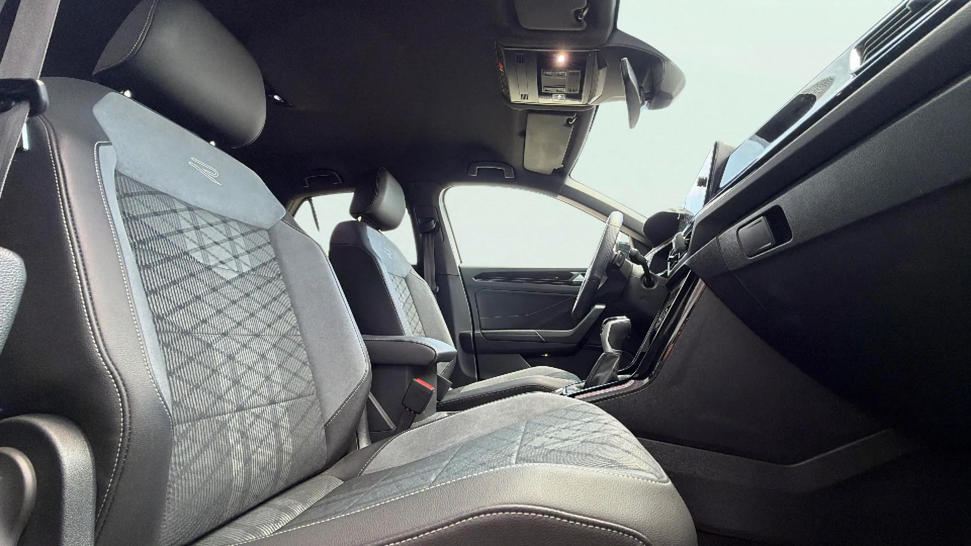 Volkswagen T-Roc R-Line 1.5 TSI DSG - foto 23
