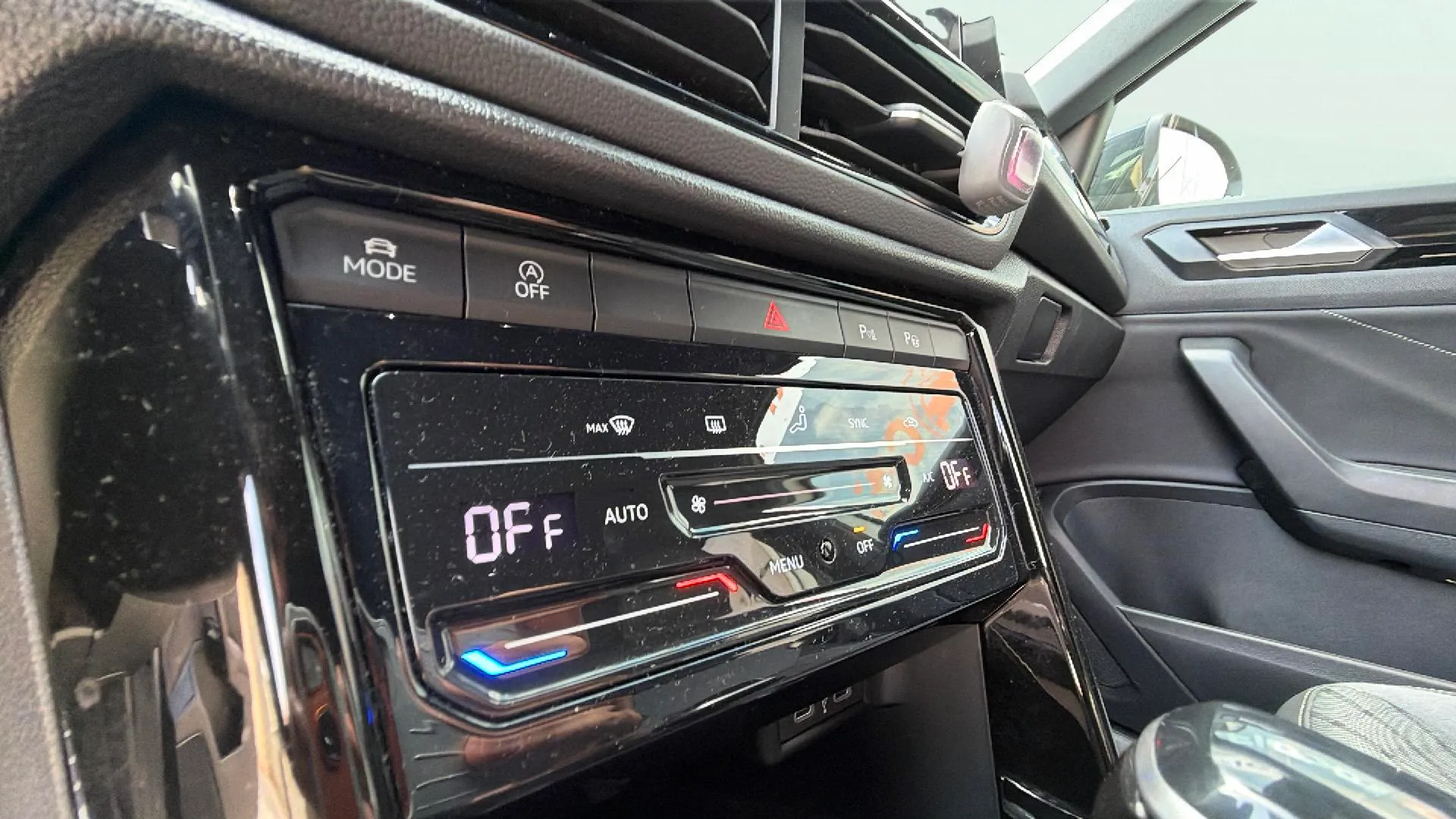 Volkswagen T-Roc R-Line 1.5 TSI DSG - foto 26