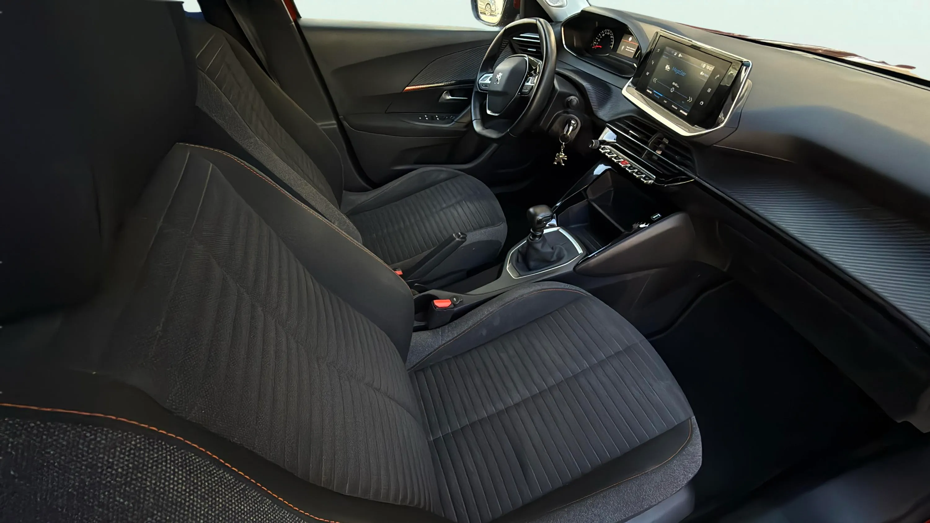 Peugeot 2008 Active Pack PureTech 100 BVM6 - foto 24