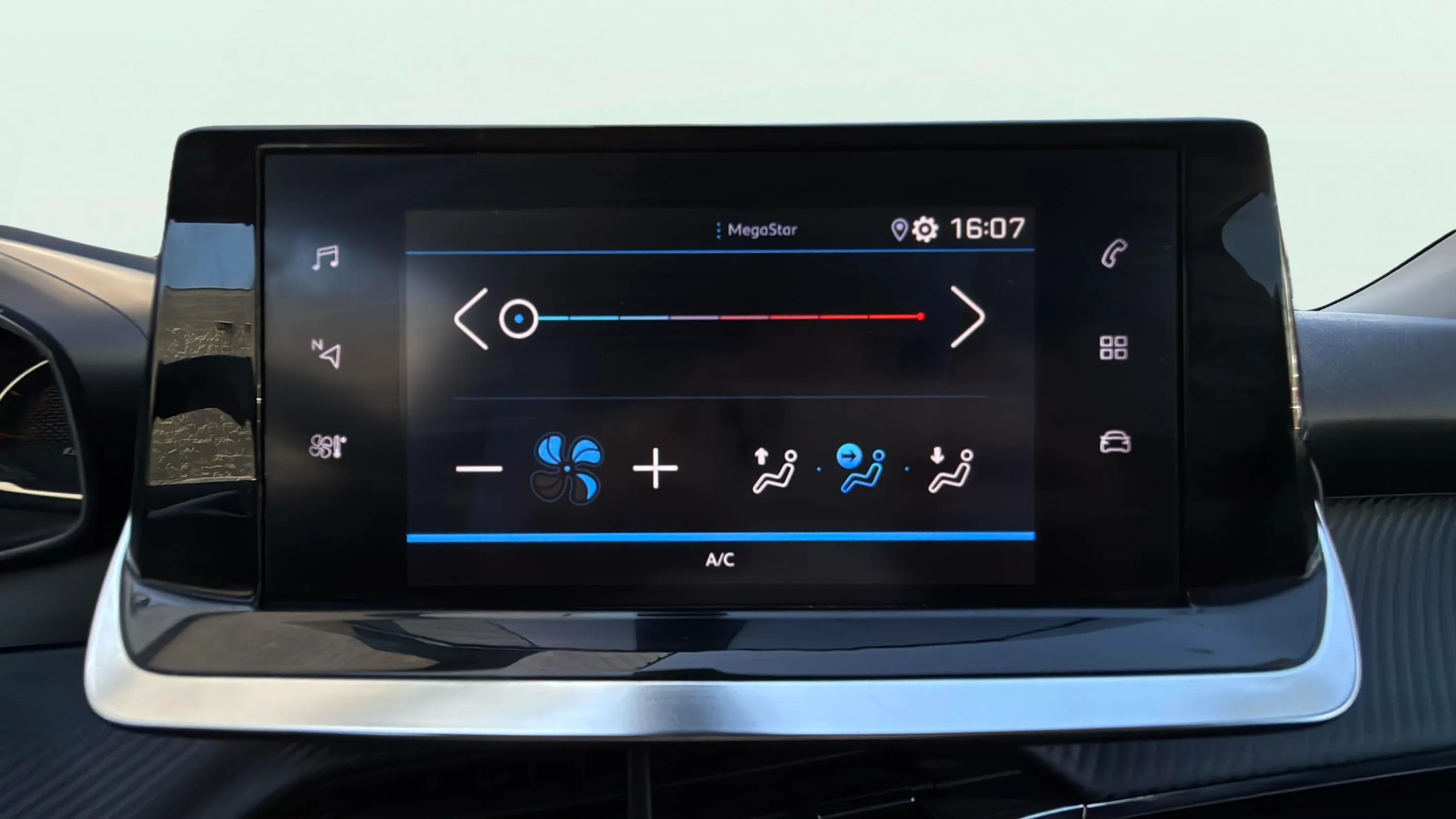 Peugeot 2008 Active Pack PureTech 100 BVM6 - foto 21