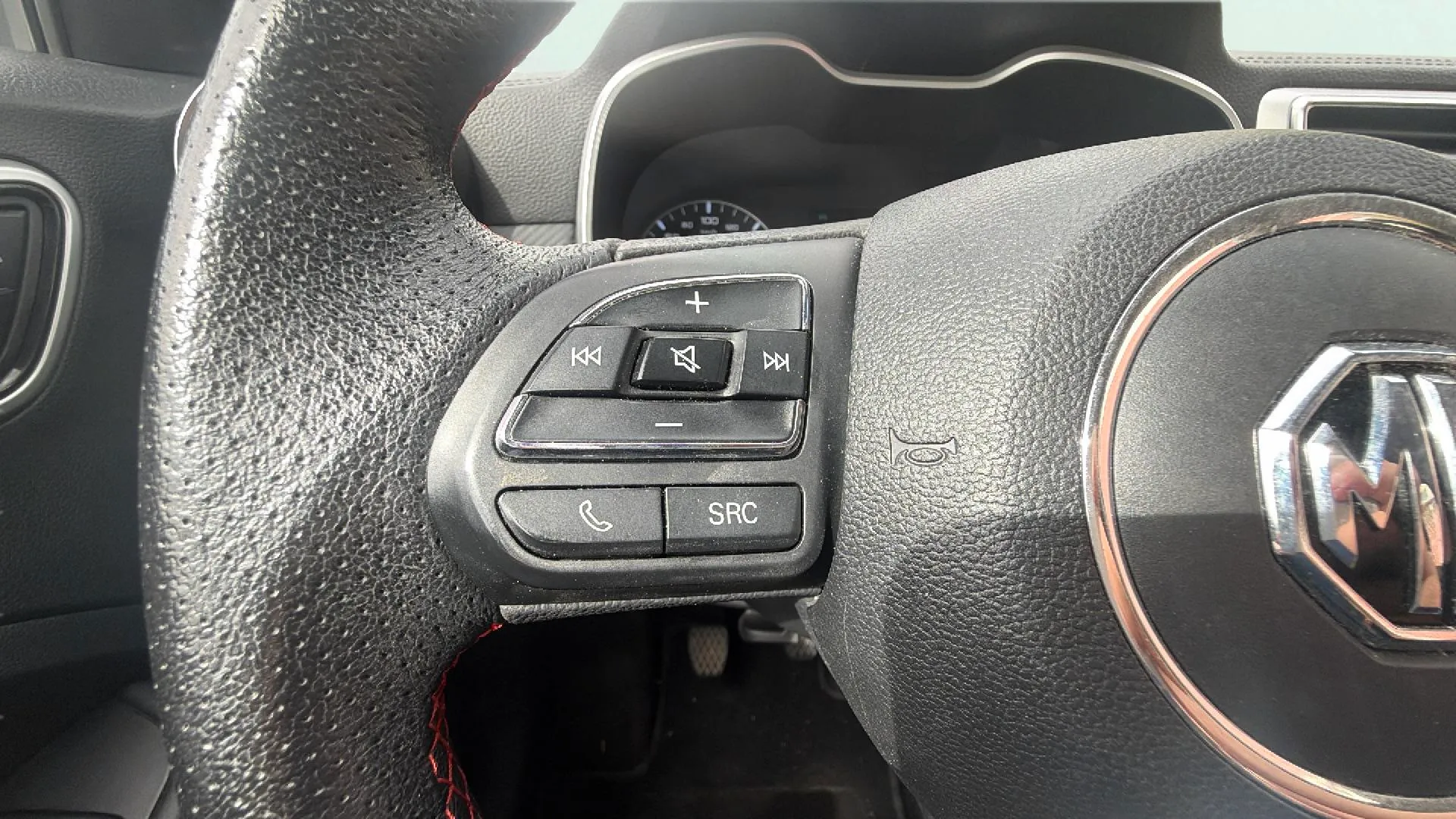 MG ZS 1.0T Luxury - foto 23