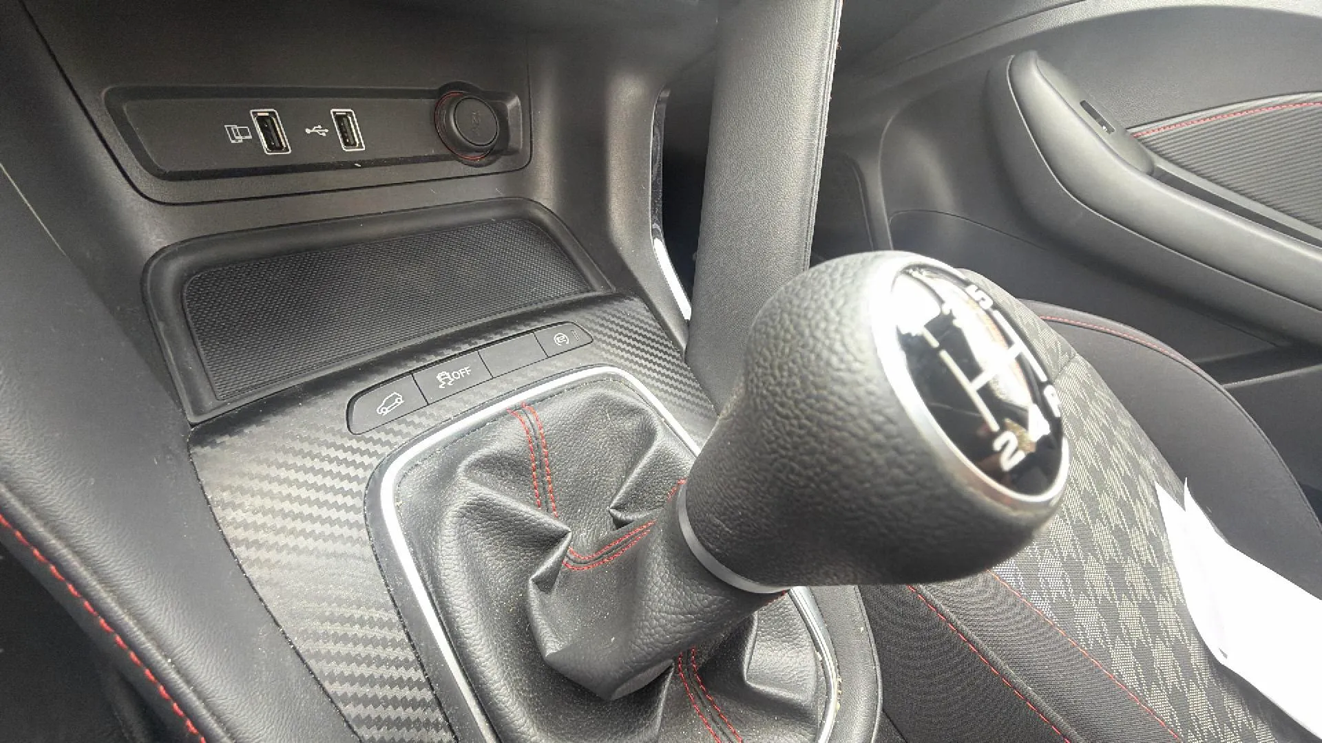 MG ZS 1.0T Luxury - foto 18