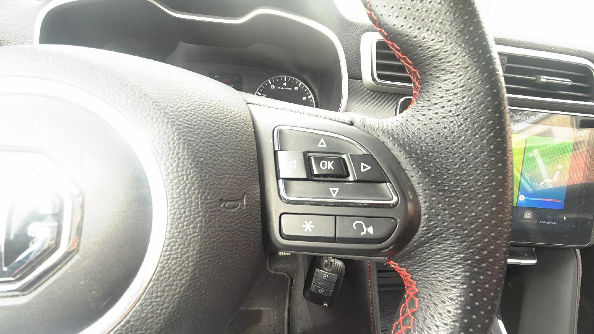 MG ZS 1.0T Luxury - foto 24