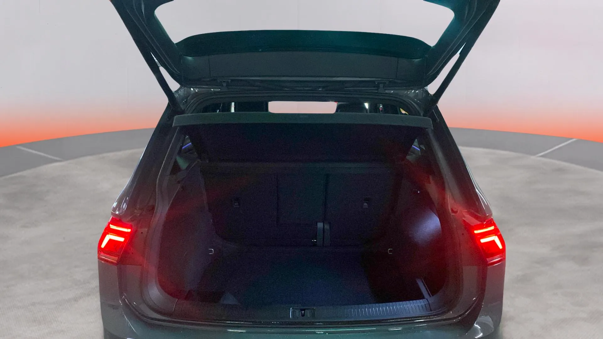 Volkswagen Tiguan R-Line 2.0 TDI DSG - foto 9