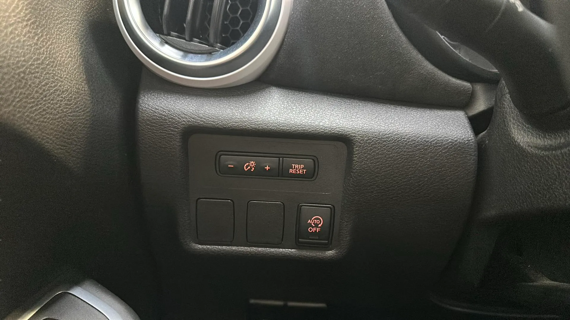 Nissan Micra DIG-T E6D N-Sport - foto 17