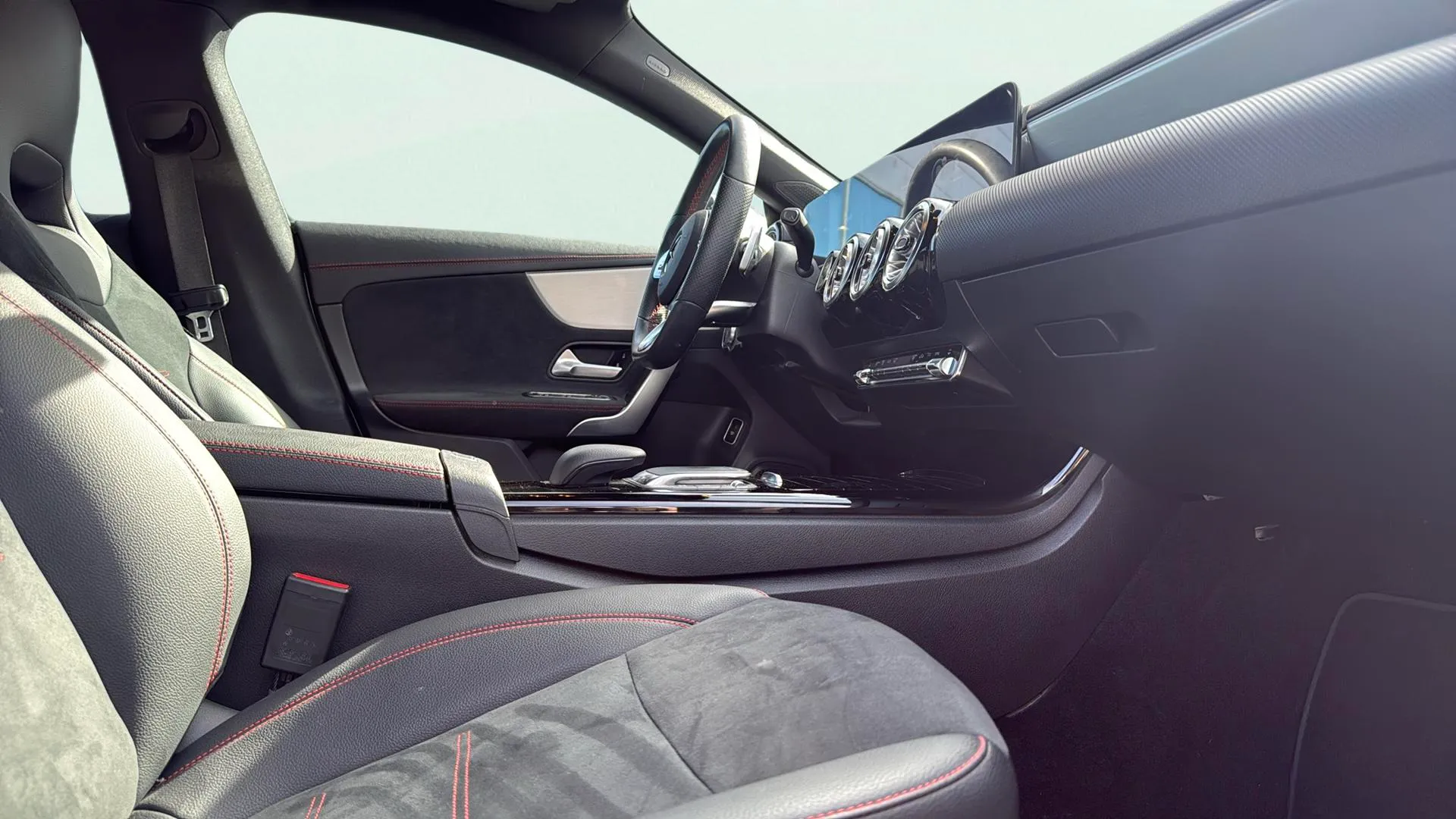 Mercedes-Benz CLA 180 - foto 14