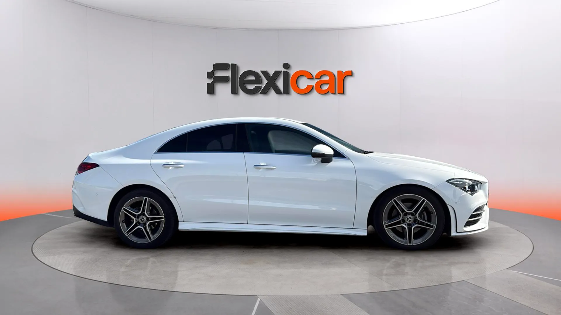 Mercedes-Benz CLA 180 - foto 8