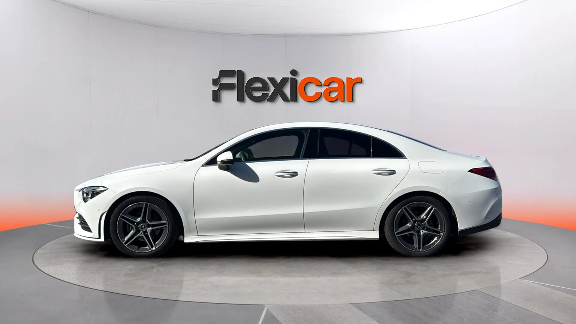 Mercedes-Benz CLA 180 - foto 4