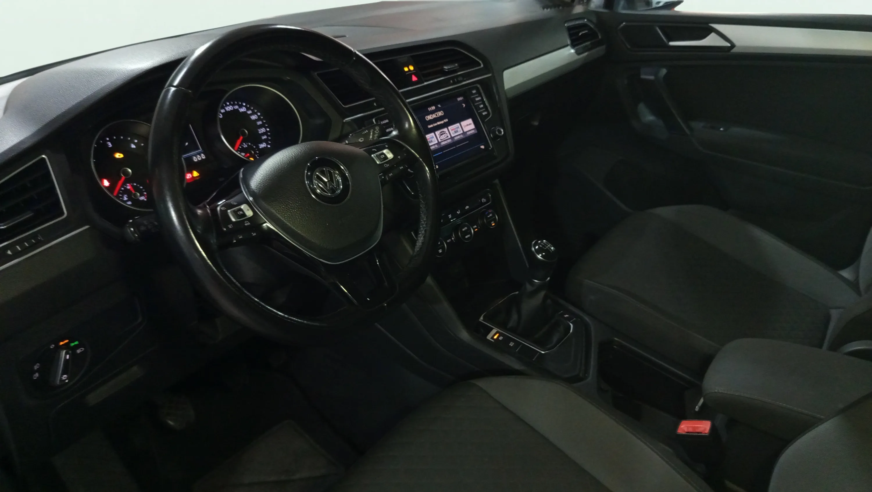 Volkswagen Tiguan R-Line 2.0 TDI BMT 4x2 - foto 25