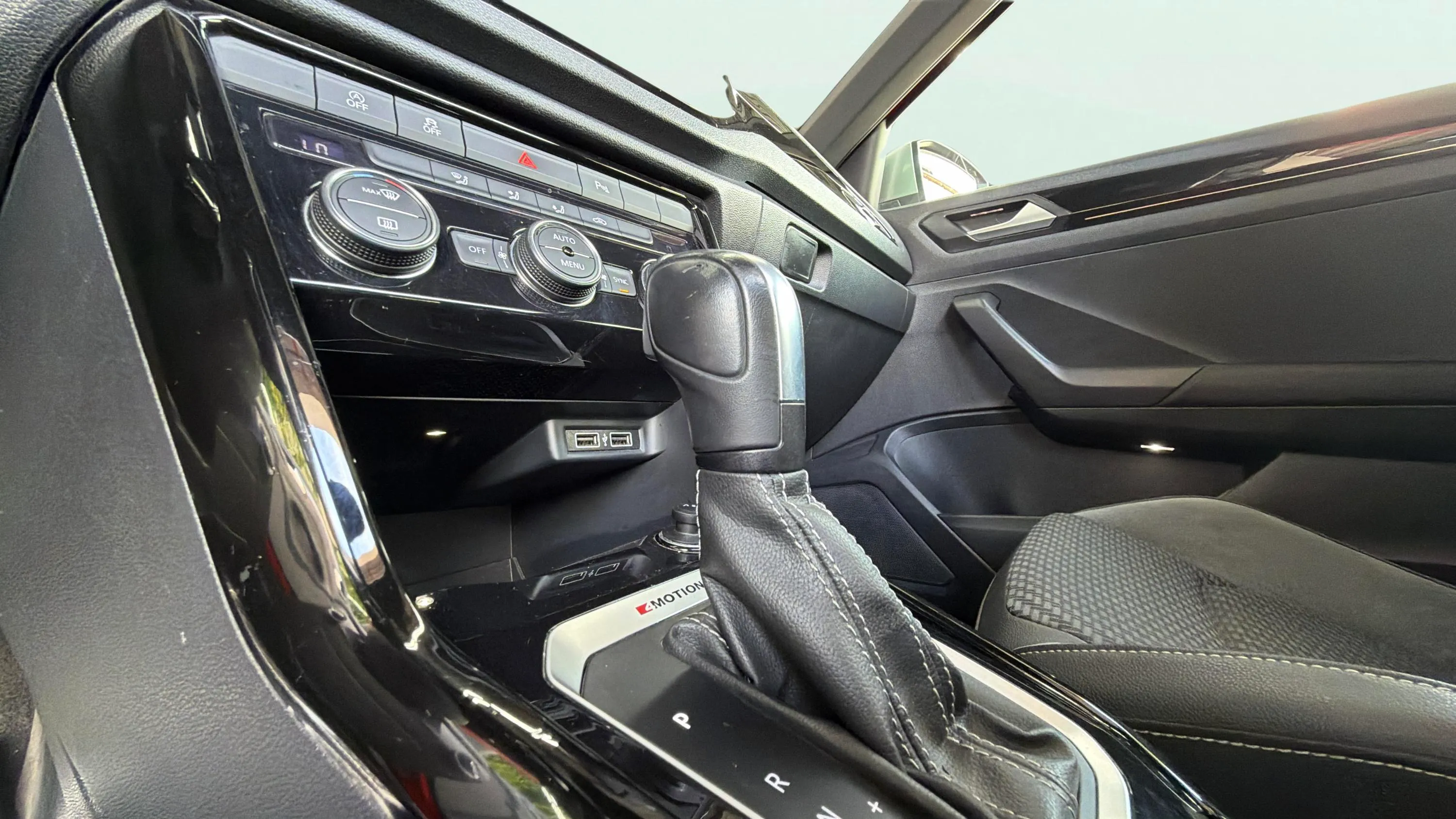 Volkswagen T-Roc R 2.0 TSI 4Motion DSG - foto 25