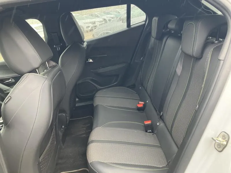 Peugeot 2008 GT PureTech 130 - foto 16