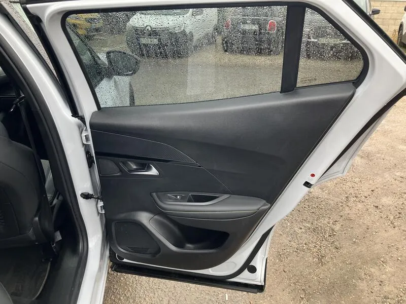 Peugeot 2008 GT PureTech 130 - foto 12