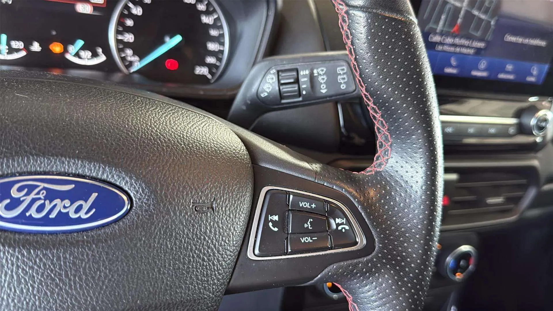 Ford EcoSport 1.0T EcoBoost ST Line - foto 22