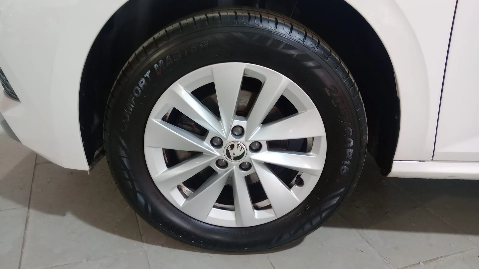 Škoda Kamiq 1.0 TSI Selection - foto 17