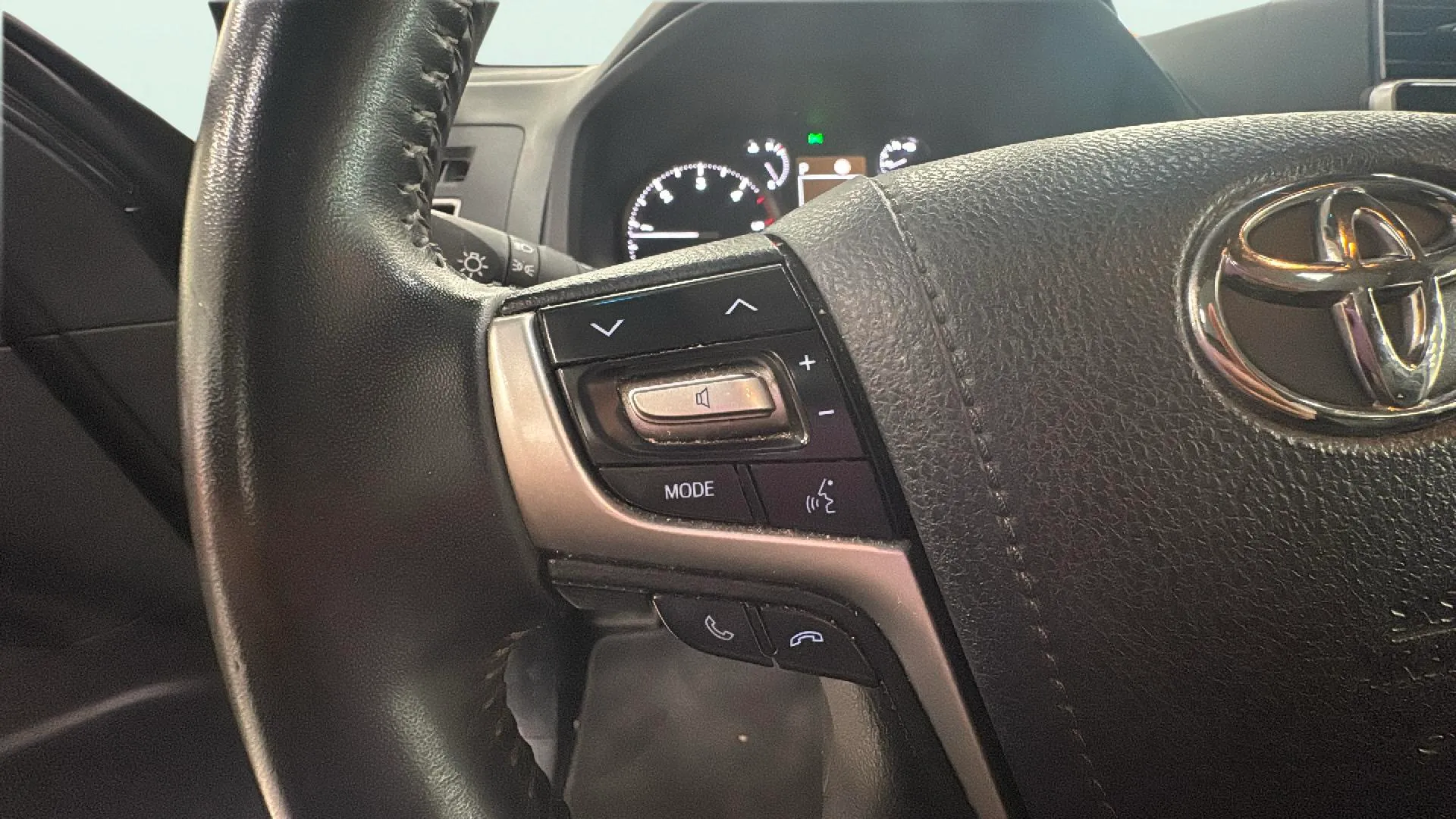 Toyota Land Cruiser 2.8 D-4D VX - foto 7