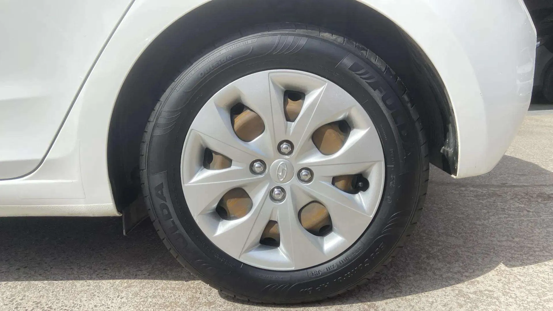 Hyundai i20 1.2 MPI Essence - foto 8