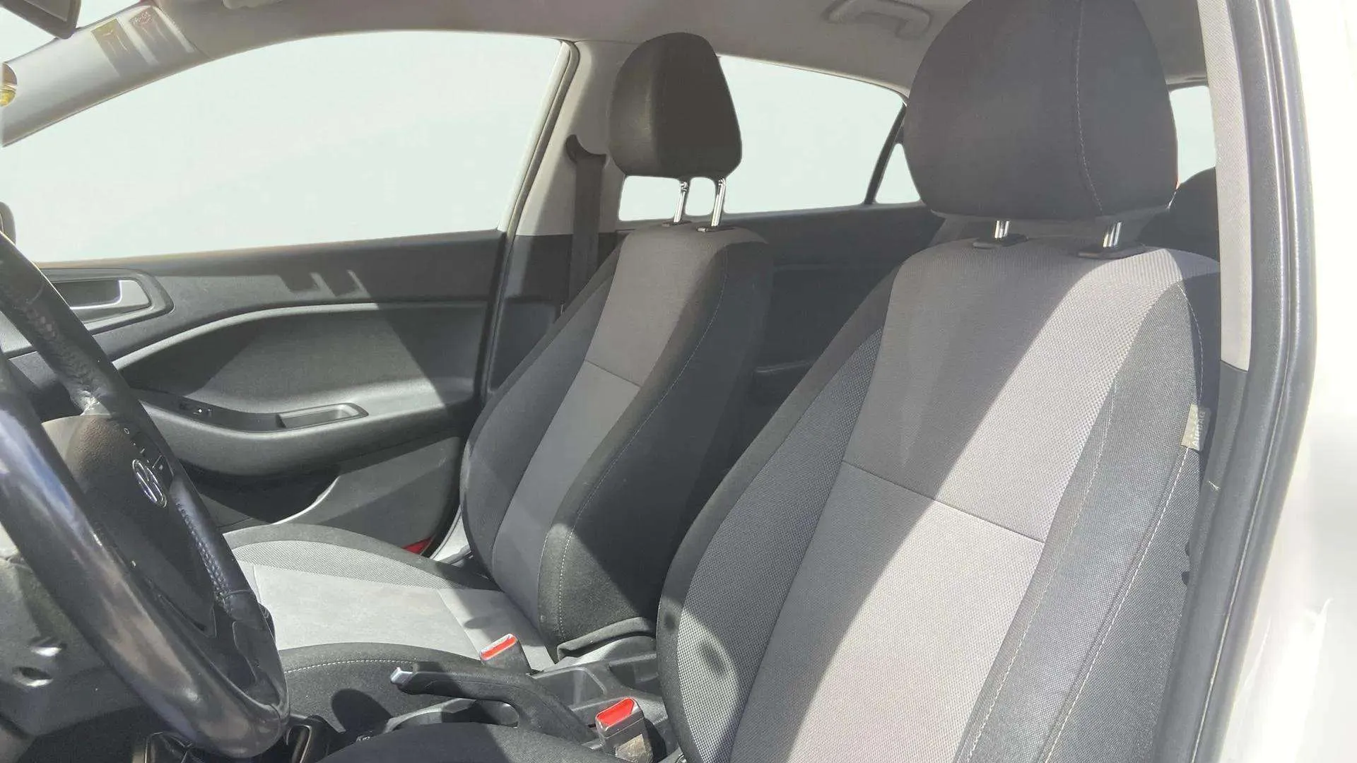 Hyundai i20 1.2 MPI Essence - foto 19