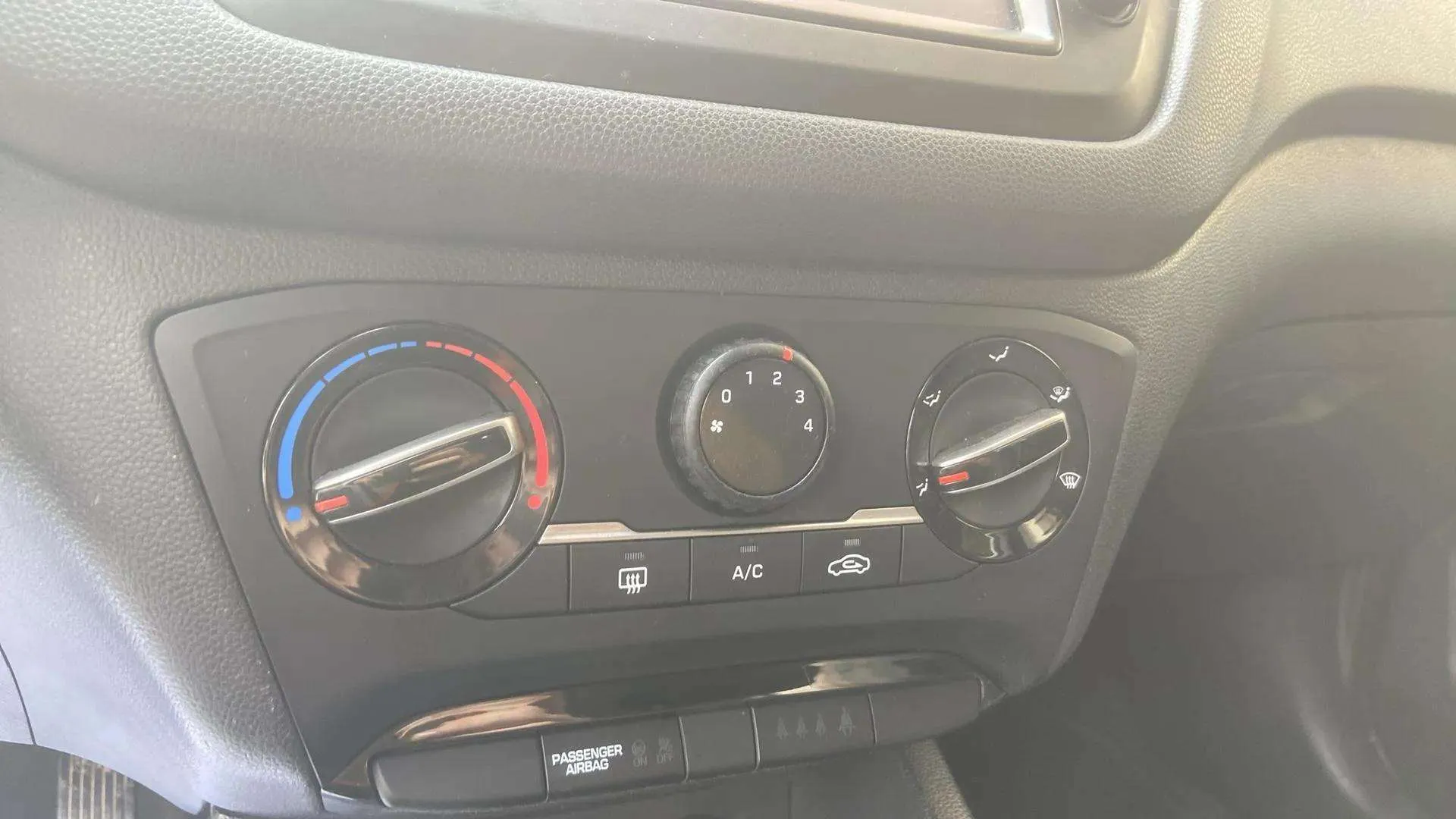 Hyundai i20 1.2 MPI Essence - foto 16