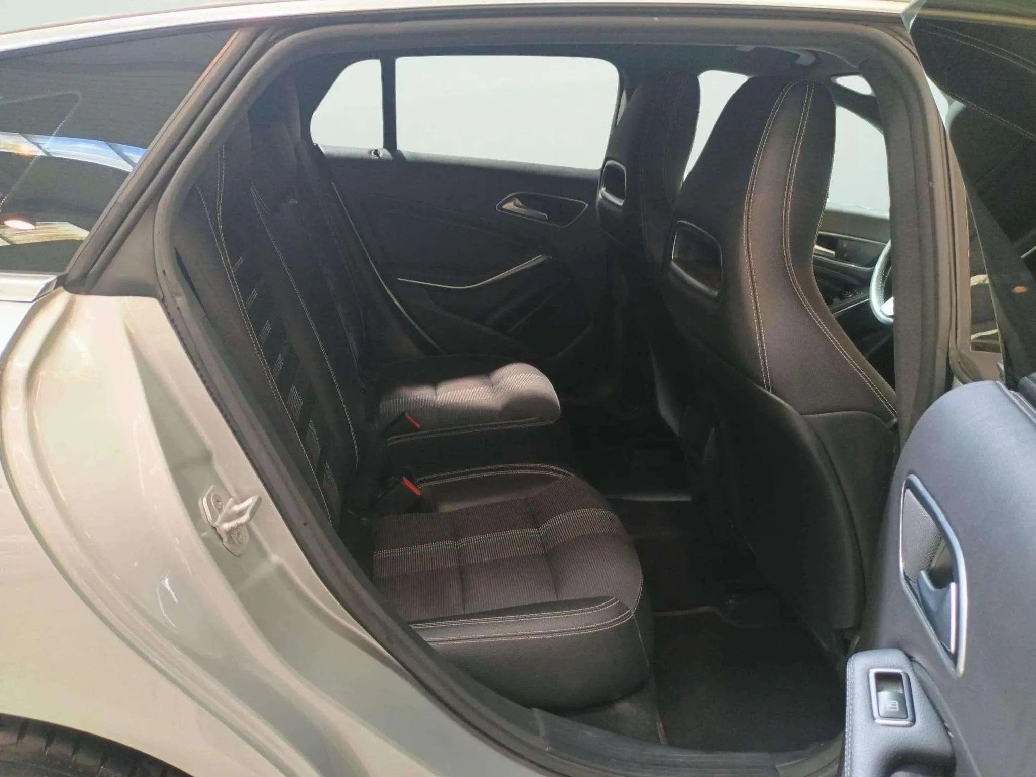 Mercedes-Benz CLA 200 d Shooting Brake - foto 10