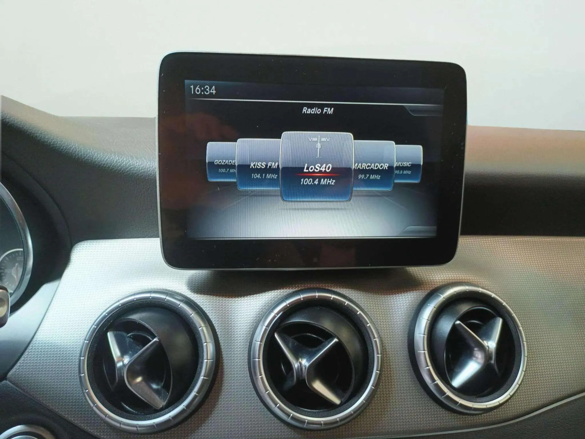 Mercedes-Benz CLA 200 d Shooting Brake - foto 13