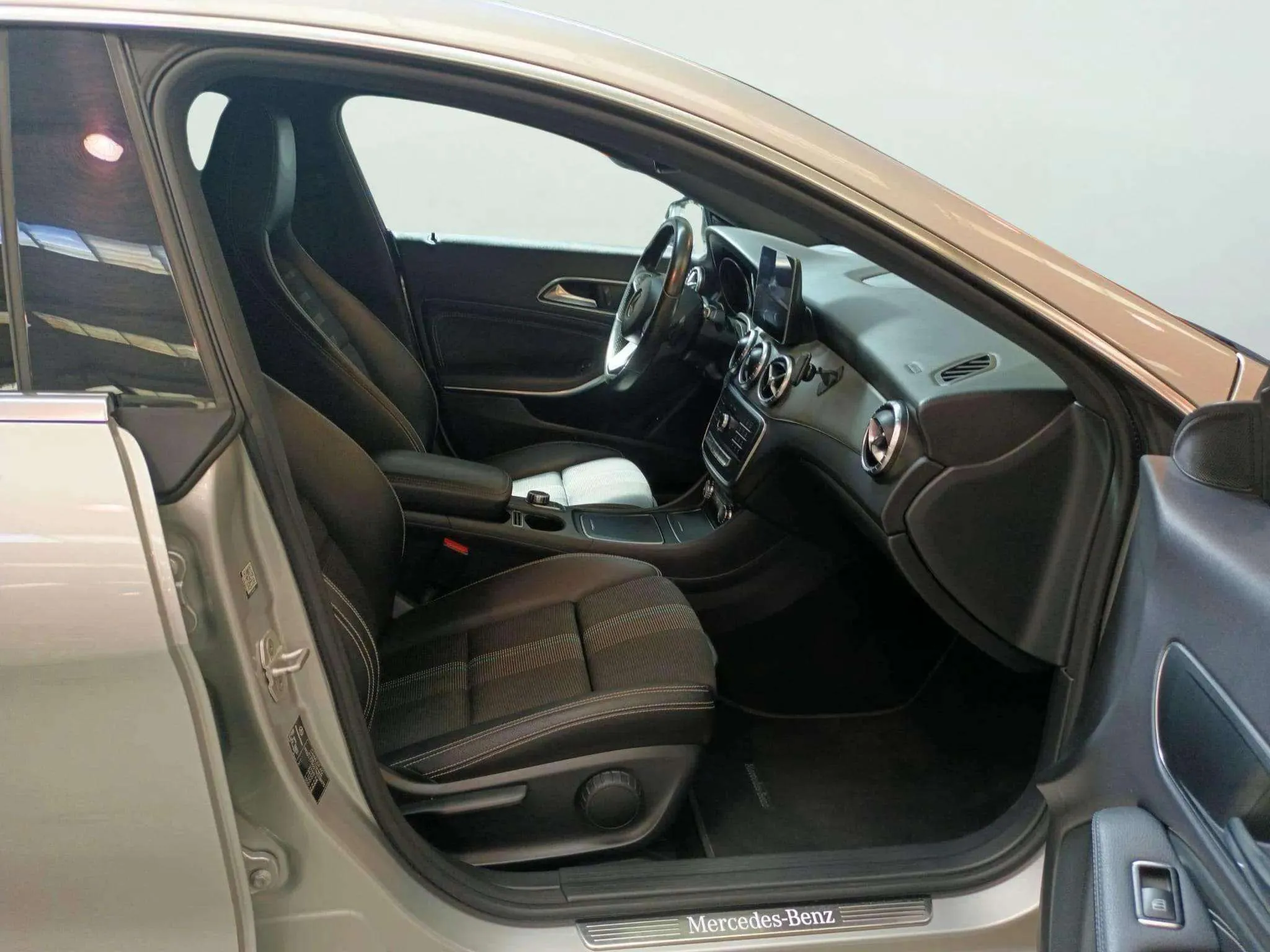 Mercedes-Benz CLA 200 d Shooting Brake - foto 8