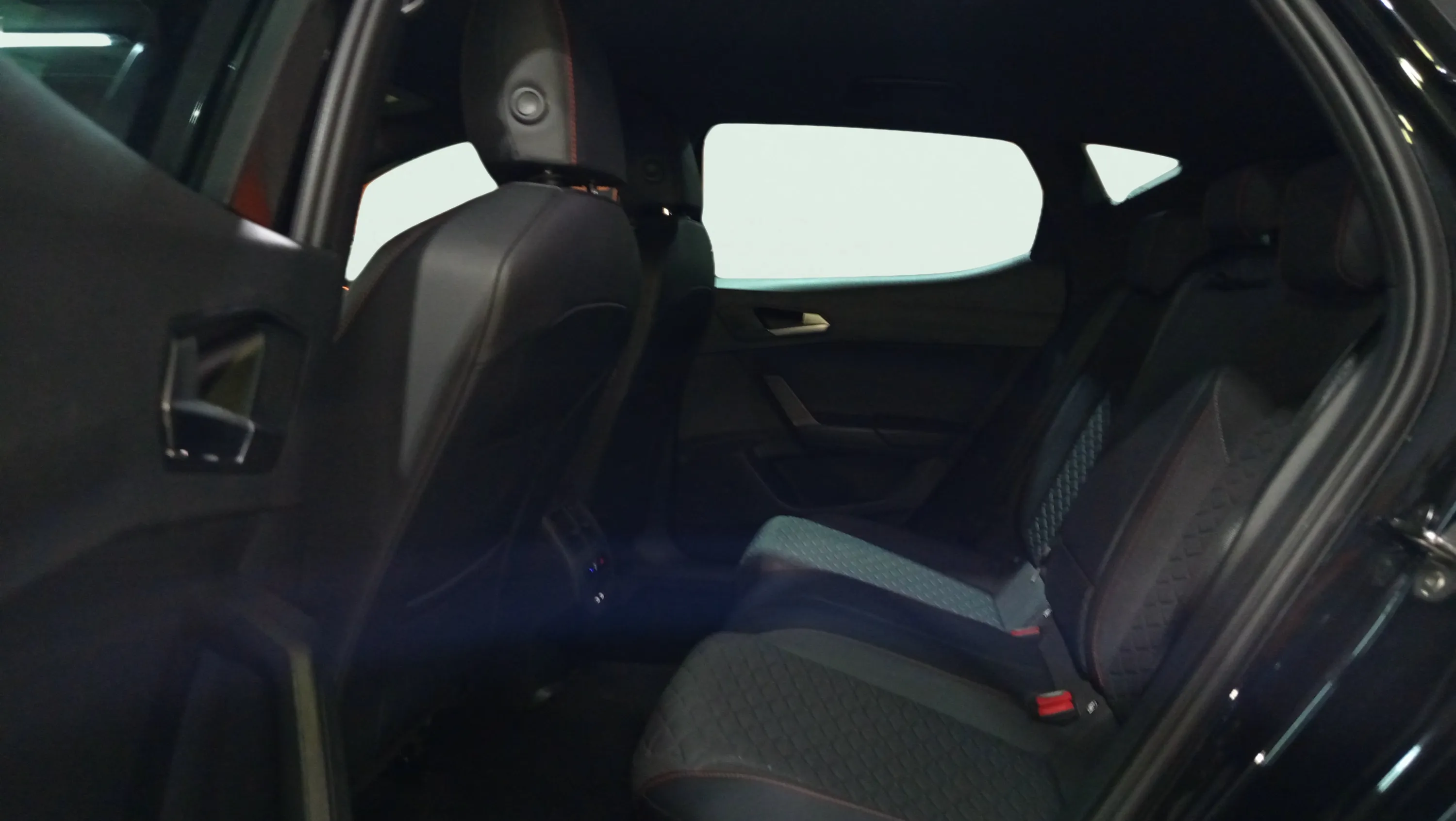 SEAT León 1.5 TSI FR 75 Aniversario - foto 18