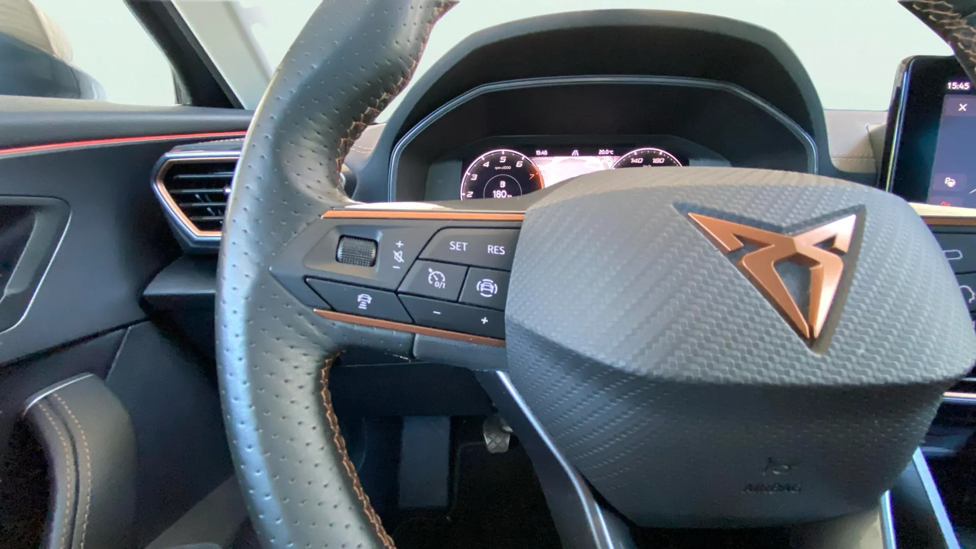 Cupra Formentor 1.5 TSI - foto 16