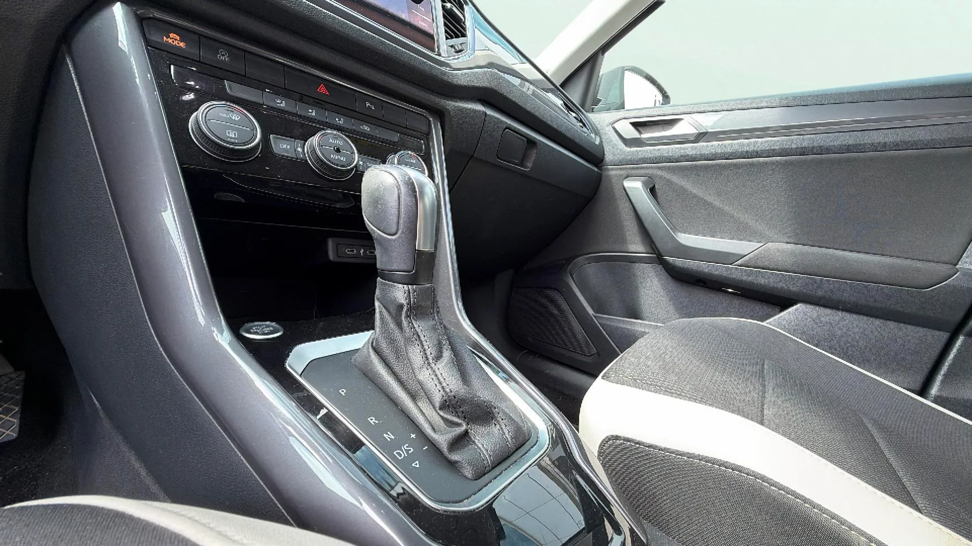 Volkswagen T-Roc Sport 2.0 TDI DSG - foto 15