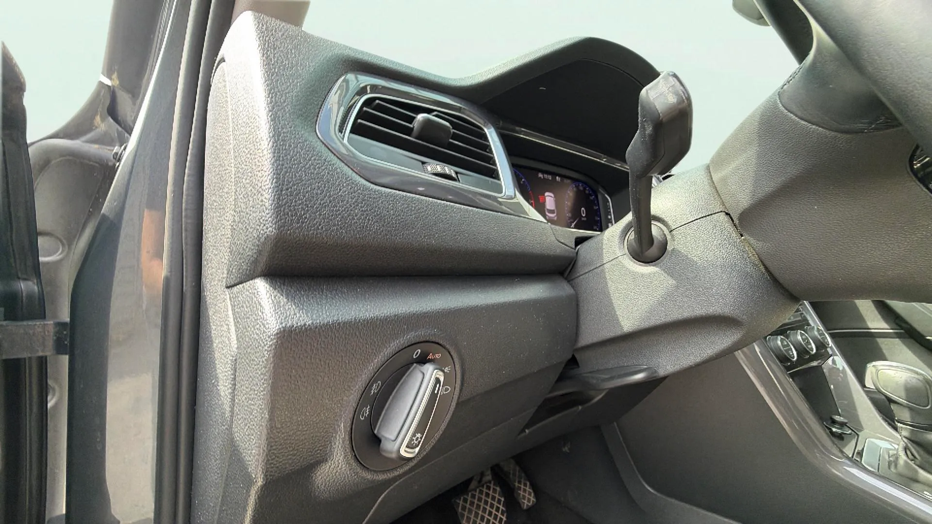 Volkswagen T-Roc Sport 2.0 TDI DSG - foto 29
