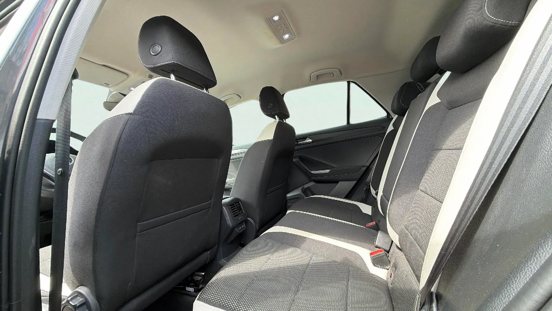 Volkswagen T-Roc Sport 2.0 TDI DSG - foto 31