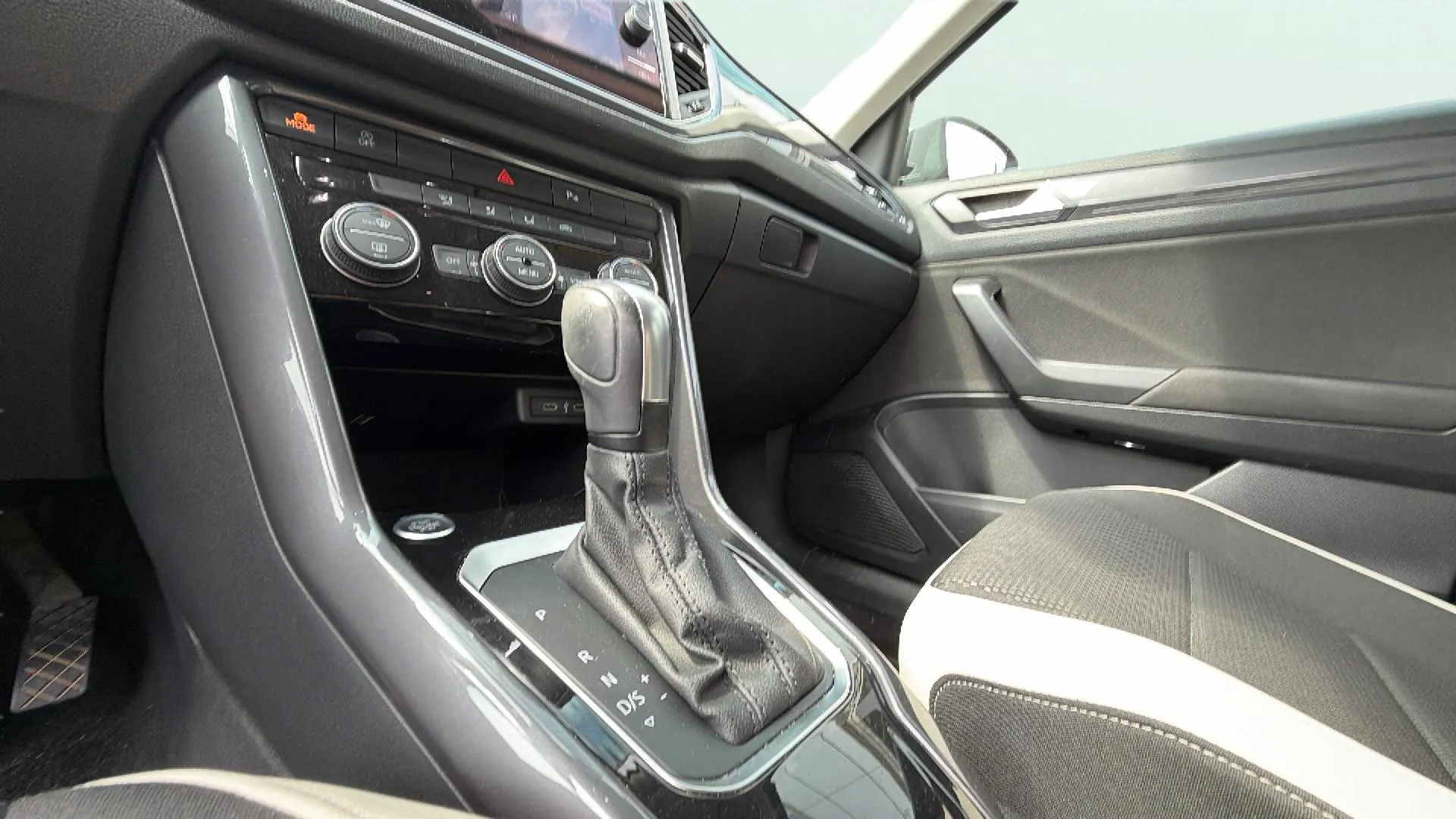 Volkswagen T-Roc Sport 2.0 TDI DSG - foto 23