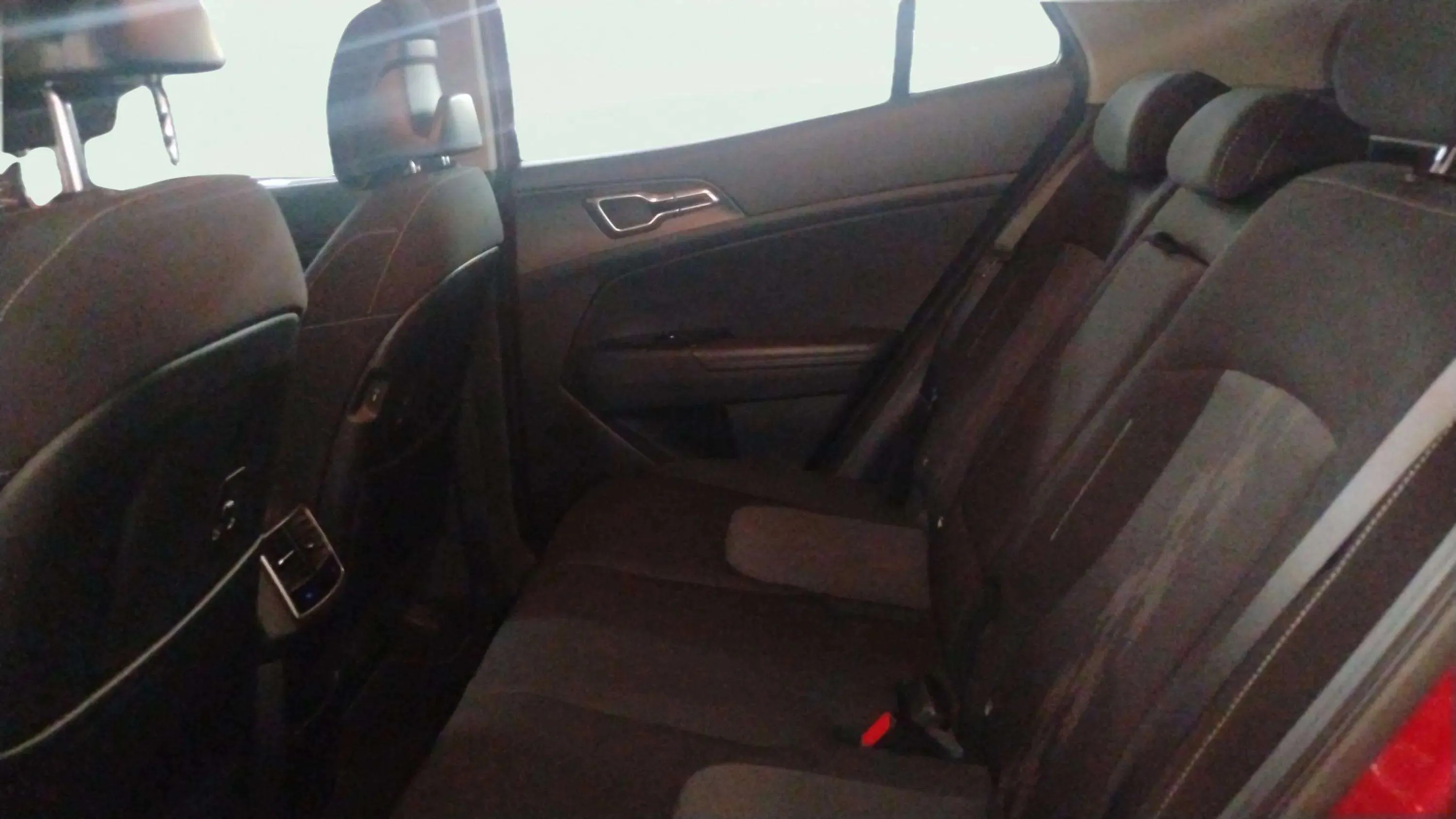 Kia Sportage 1.6 T-GDi HEV Drive 4x2 - foto 18
