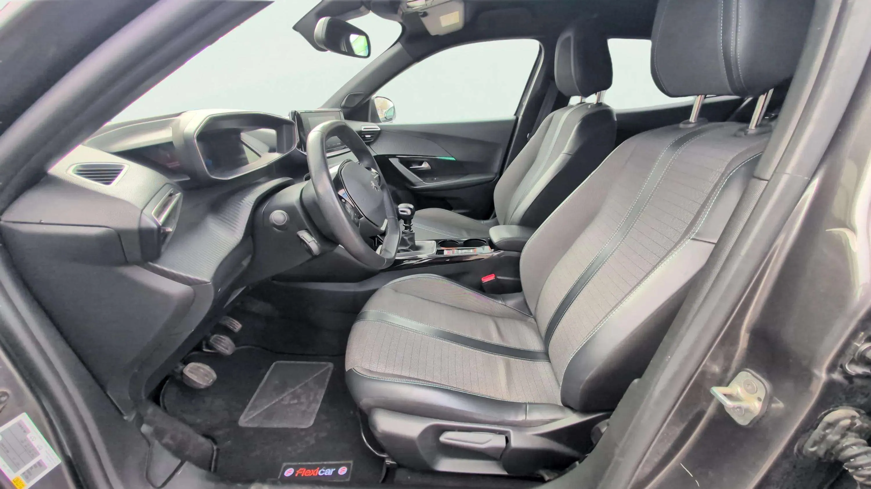 Peugeot 2008 Allure Pack PureTech 130 - foto 18