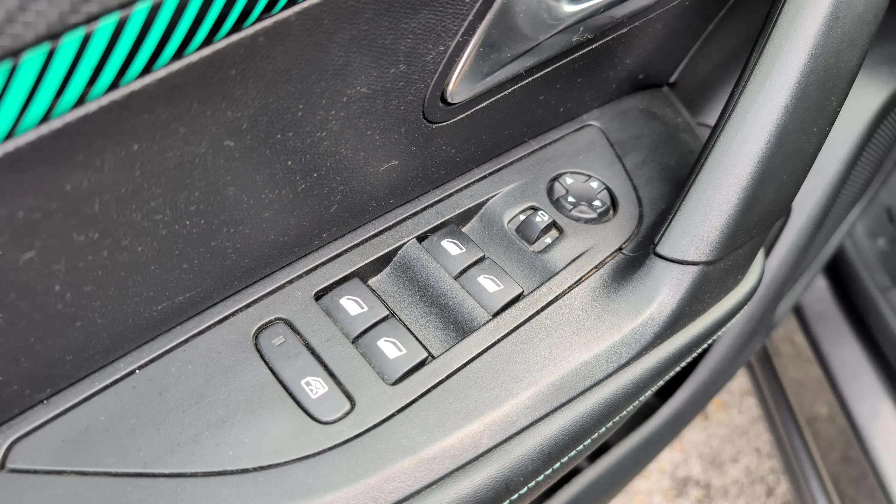 Peugeot 2008 Allure Pack PureTech 130 - foto 17