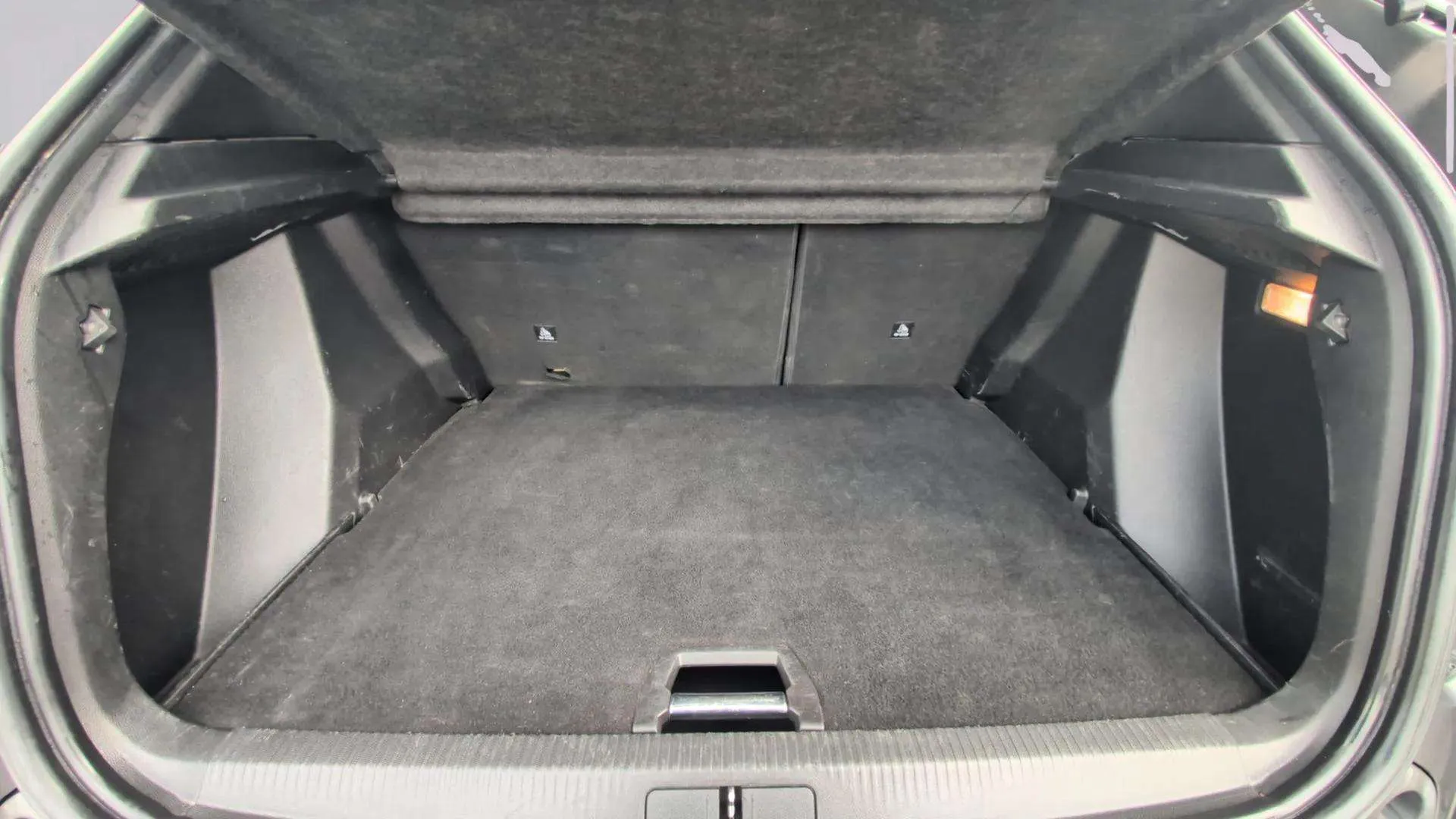 Peugeot 2008 Allure Pack PureTech 130 - foto 22