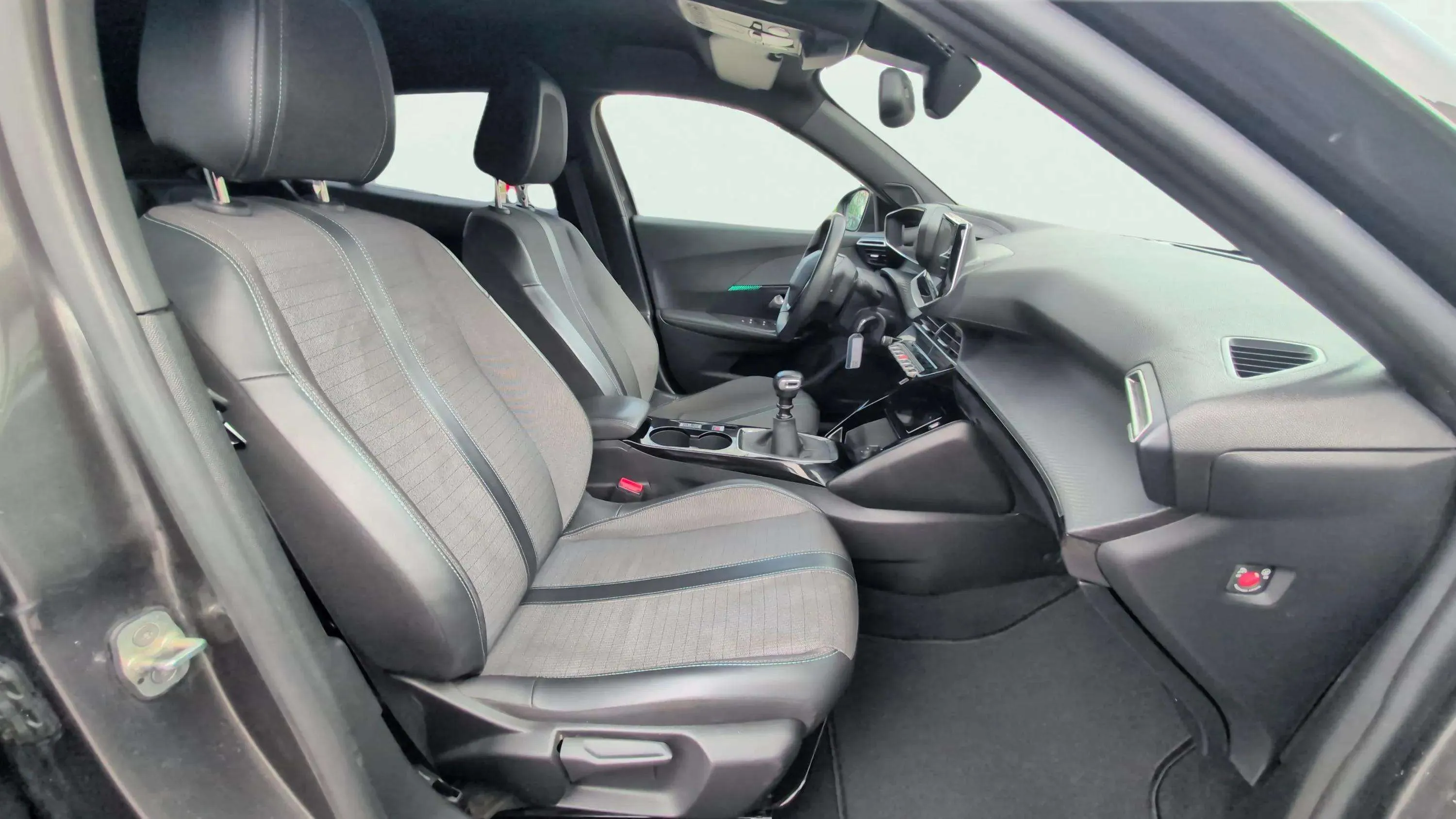 Peugeot 2008 Allure Pack PureTech 130 - foto 19