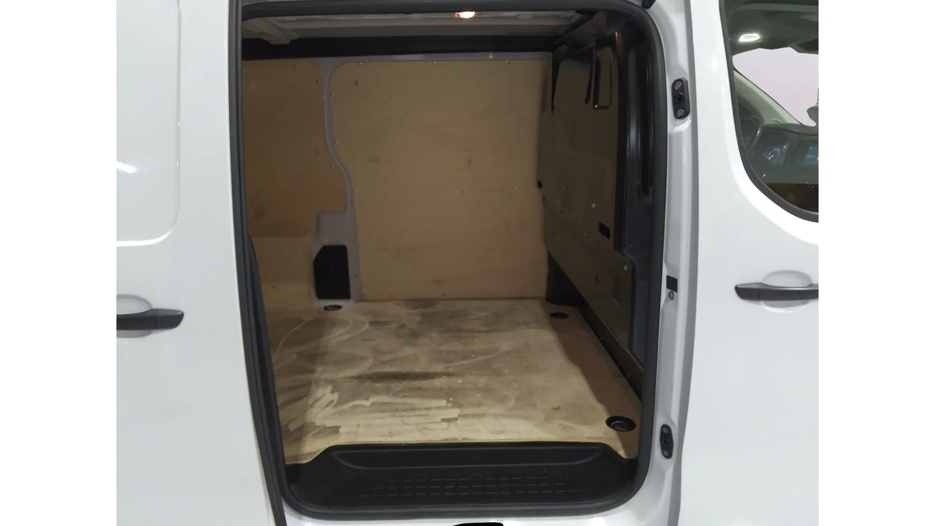 Fiat Scudo Furgón L2 MT6 Lounge - foto 18