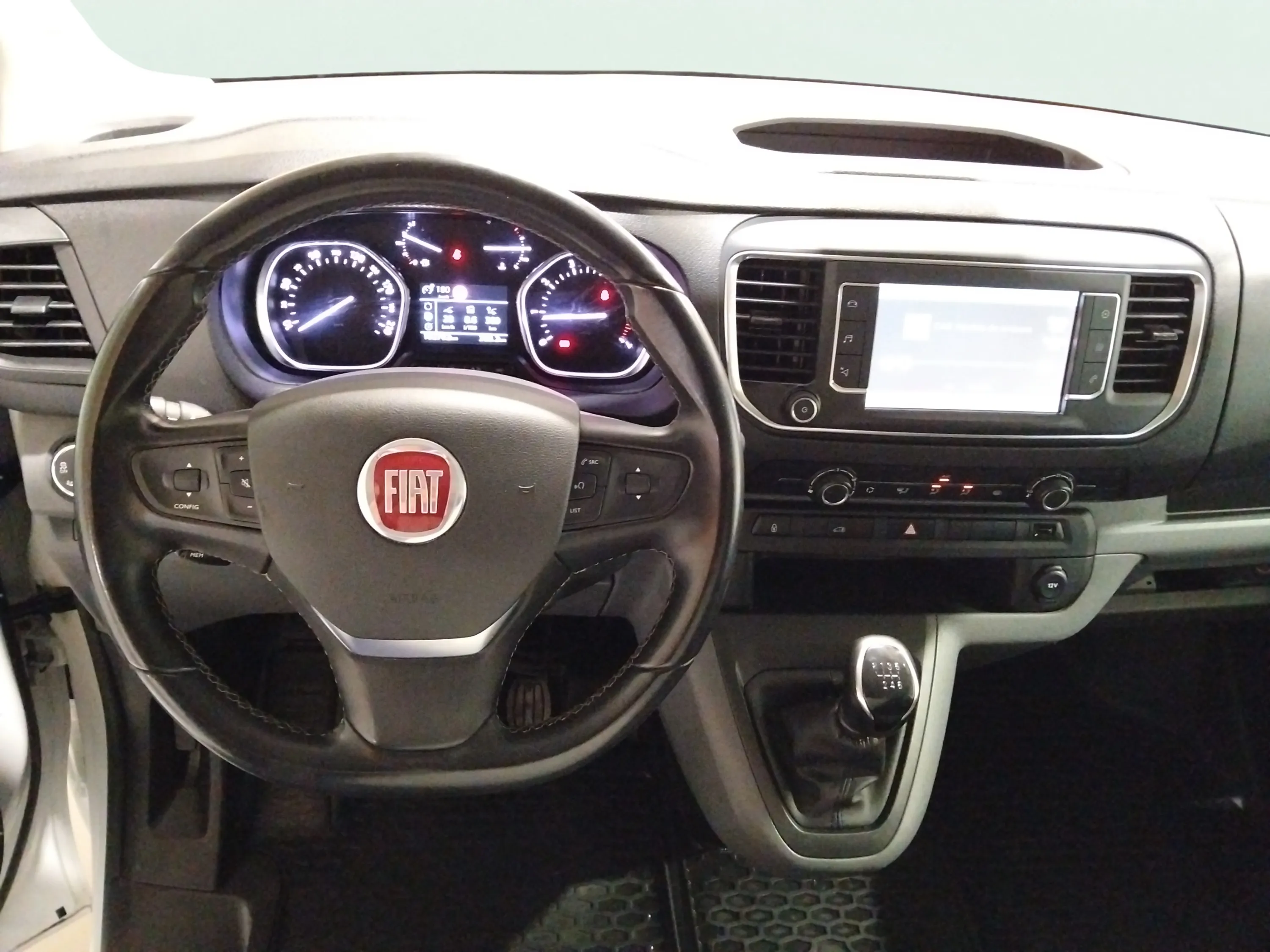 Fiat Scudo Furgón L2 MT6 Lounge - foto 9
